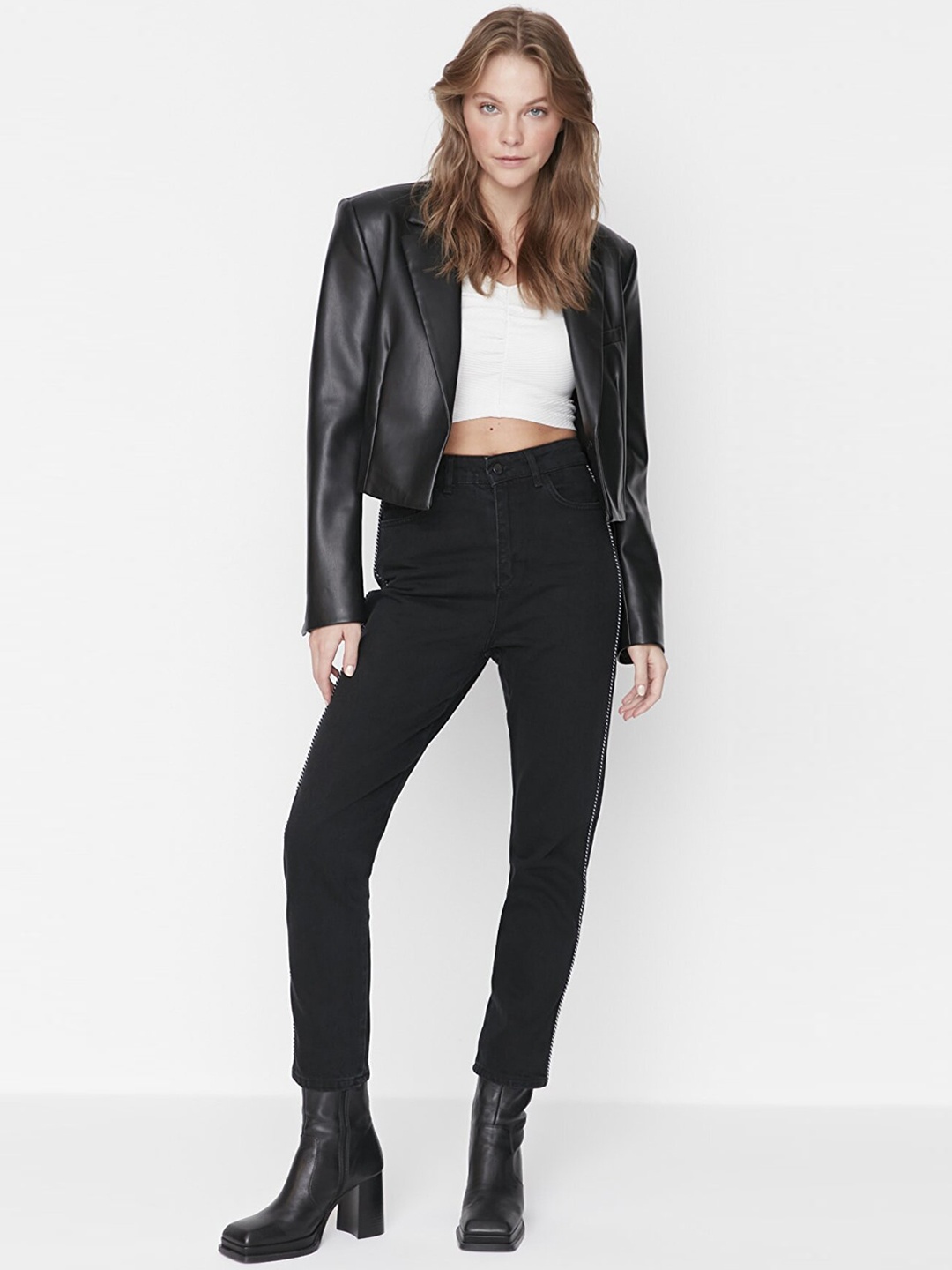 

Trendyol Women Mid-Rise Cotton Jeans, Black