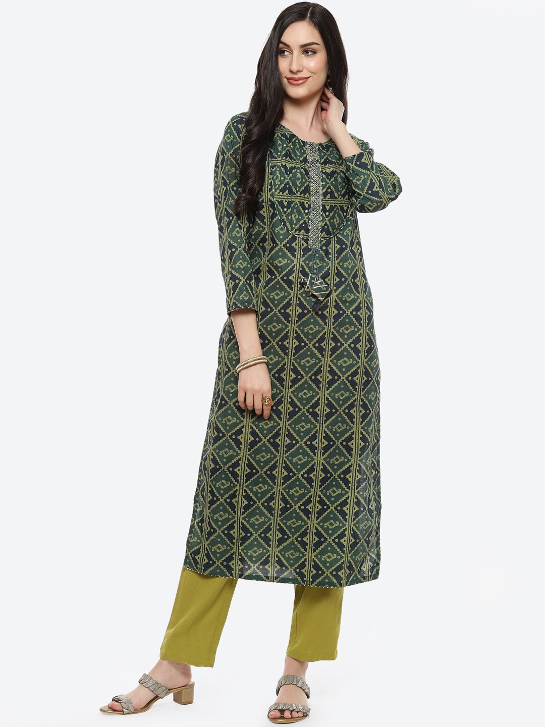 

Meena Bazaar Women Abstract Printed Kurta with Trousers, Green