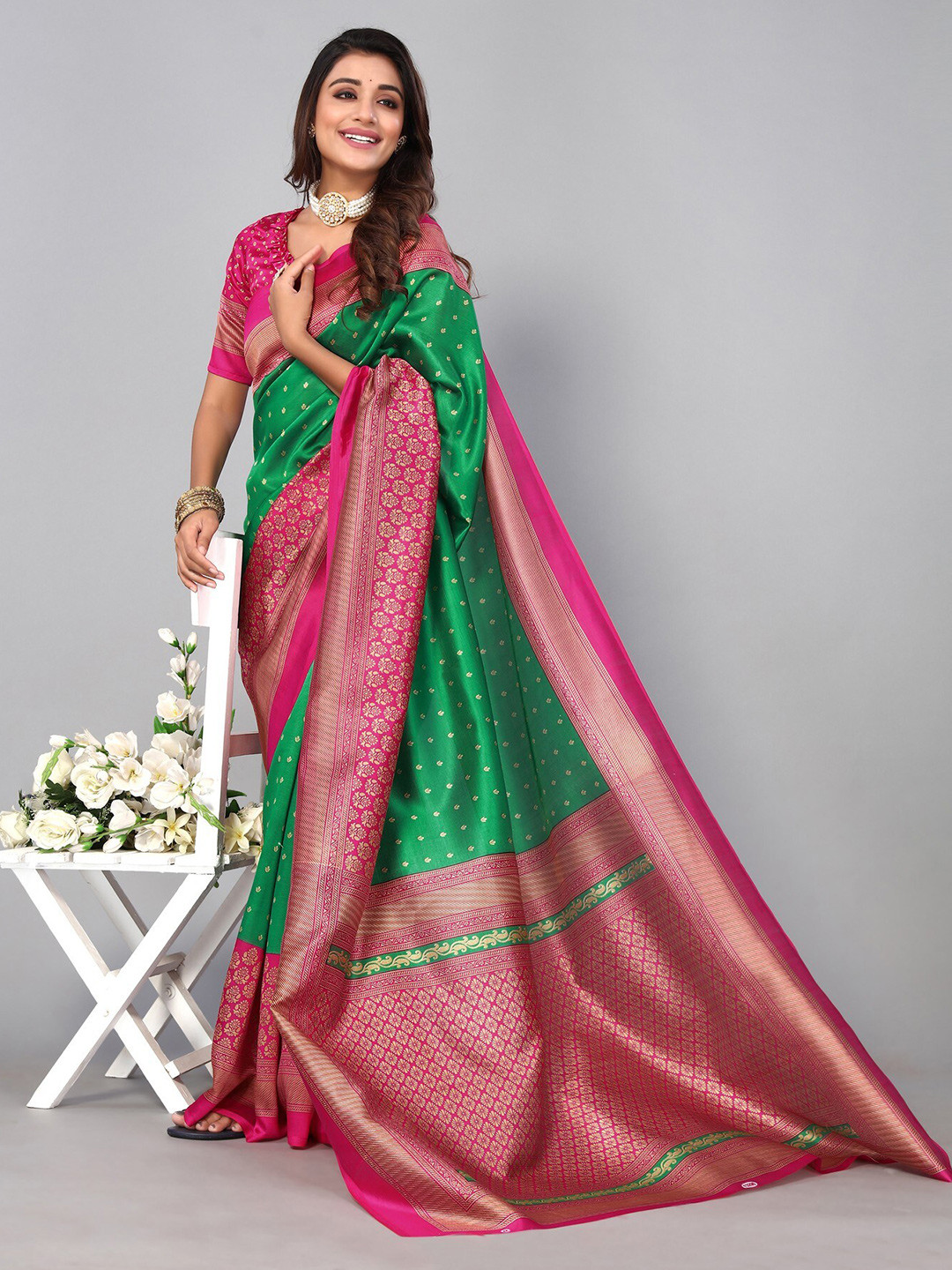 

Yashika Woven Design Saree, Green