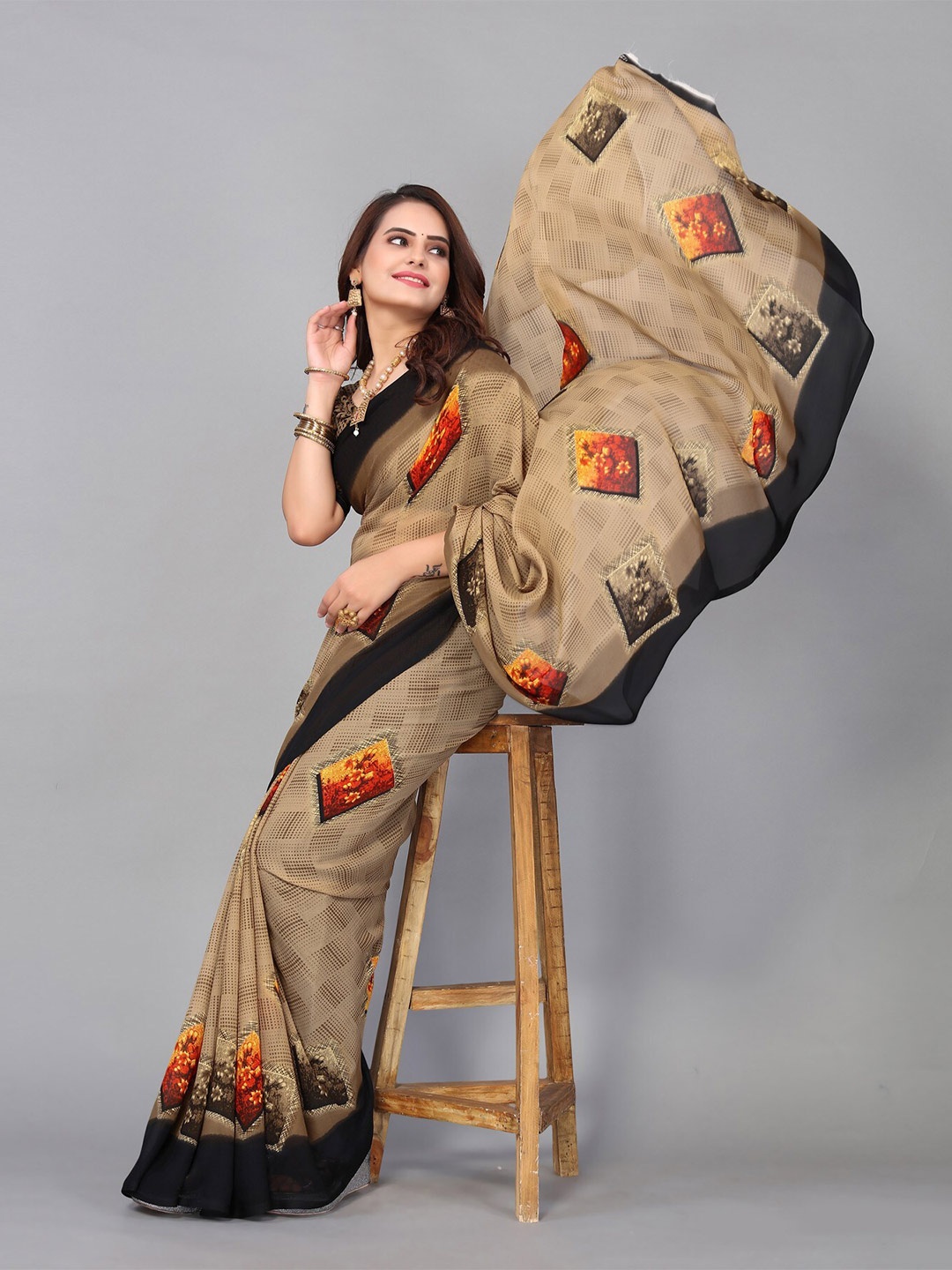 

Yashika Floral Printed Saree, Brown