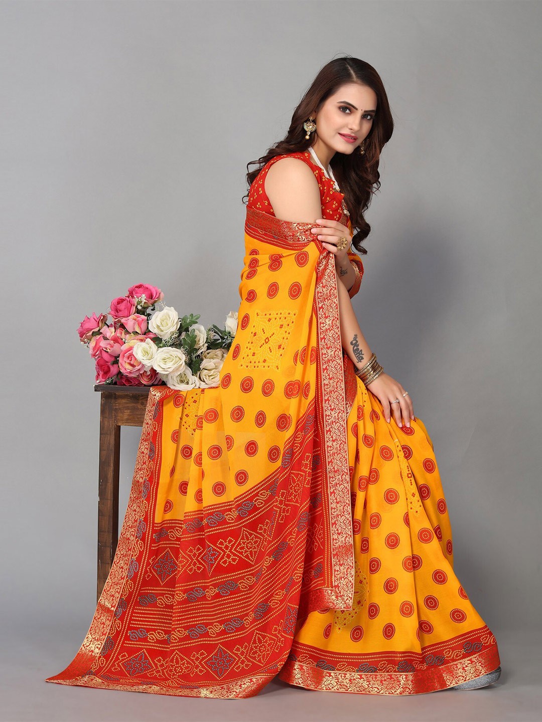 

Yashika Woven Design Geometric Saree, Yellow