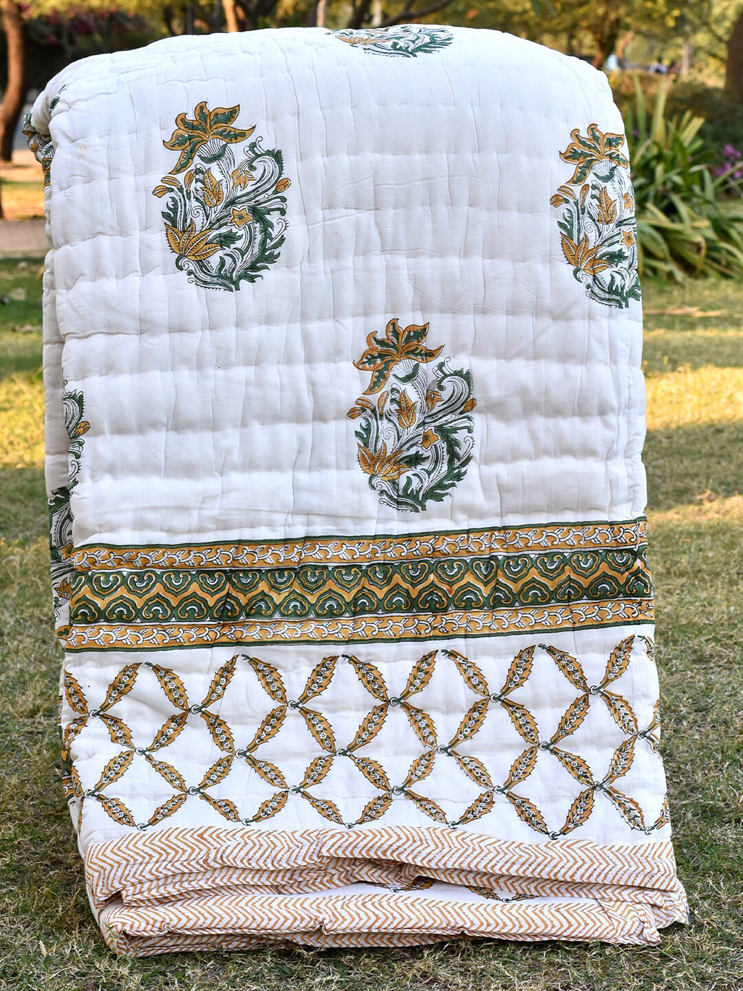 

Moms Home White & Mustard Paisley Heavy Winter 600 GSM Organic Cotton Double Bed Quilt