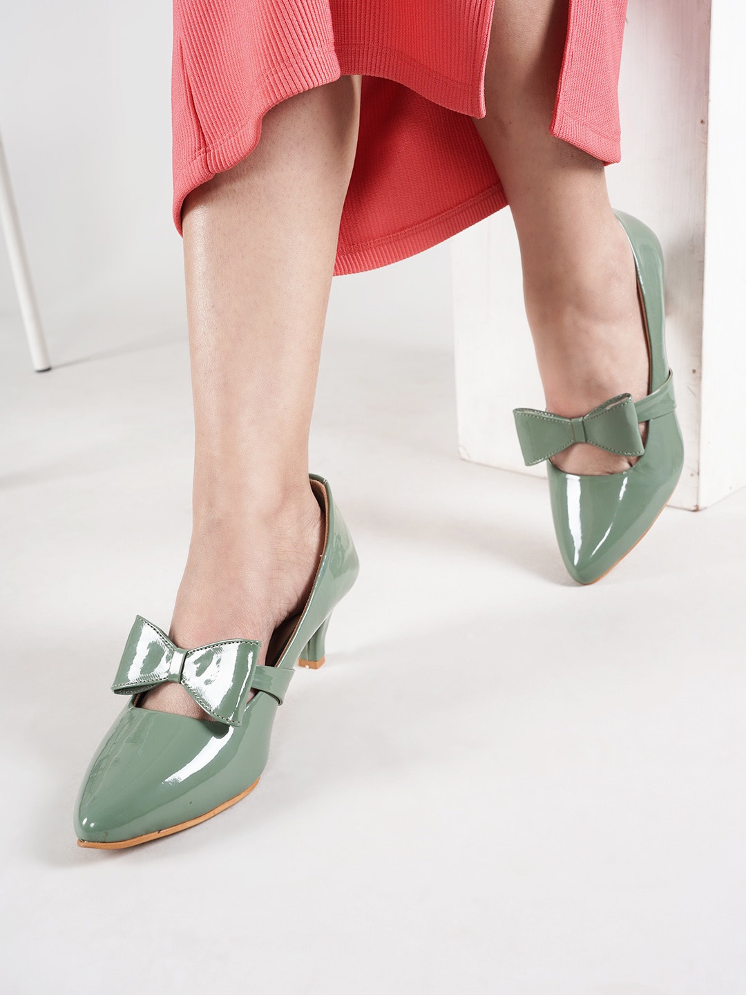 

SCENTRA Closed Back Block Mary Janes With Laser Cuts, Green