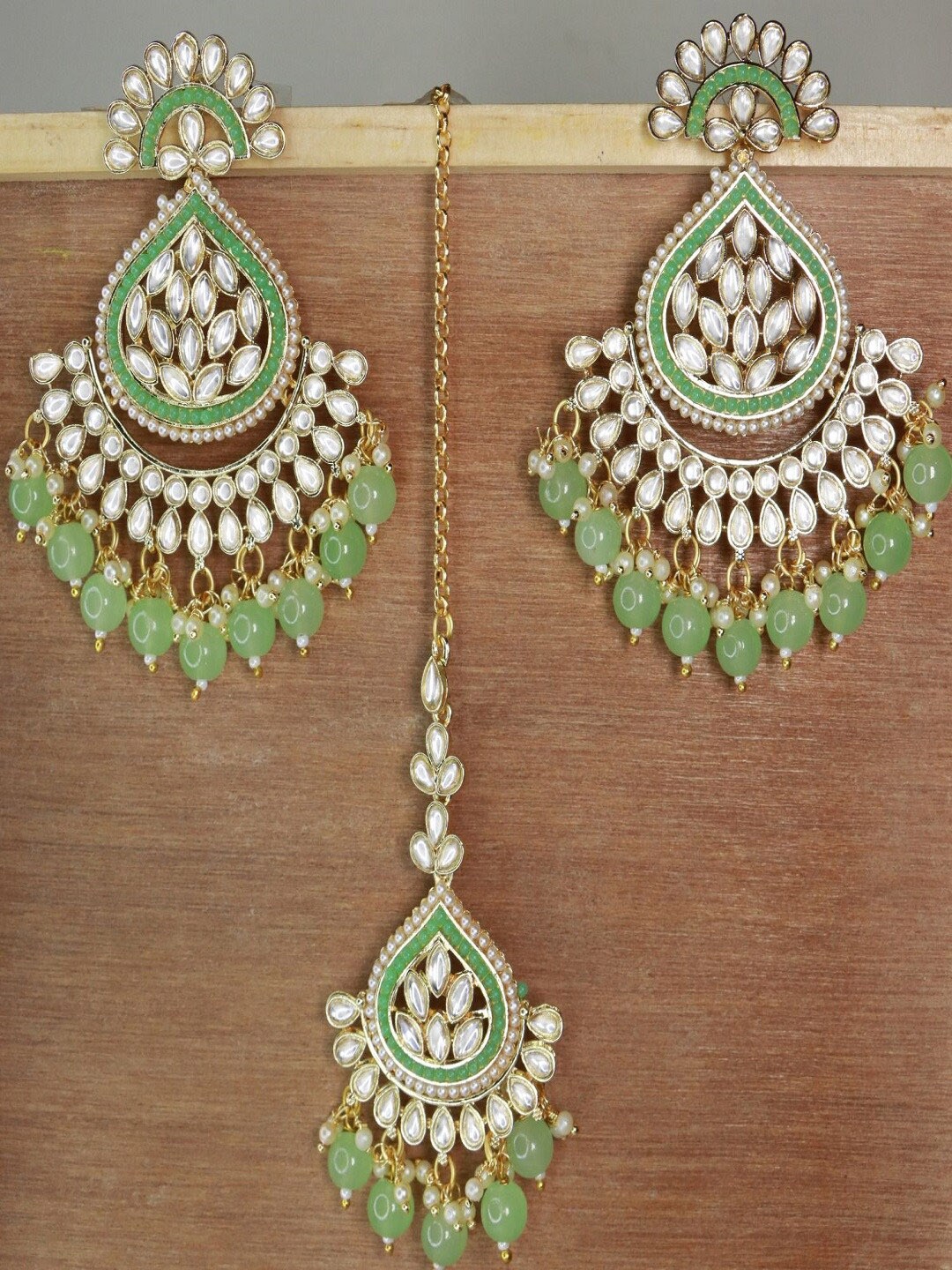 

I Jewels Gold-Plated Kundan Stone-Studded & Pearl Beaded Maang Tikka & Chandbali Earrings Set, Green