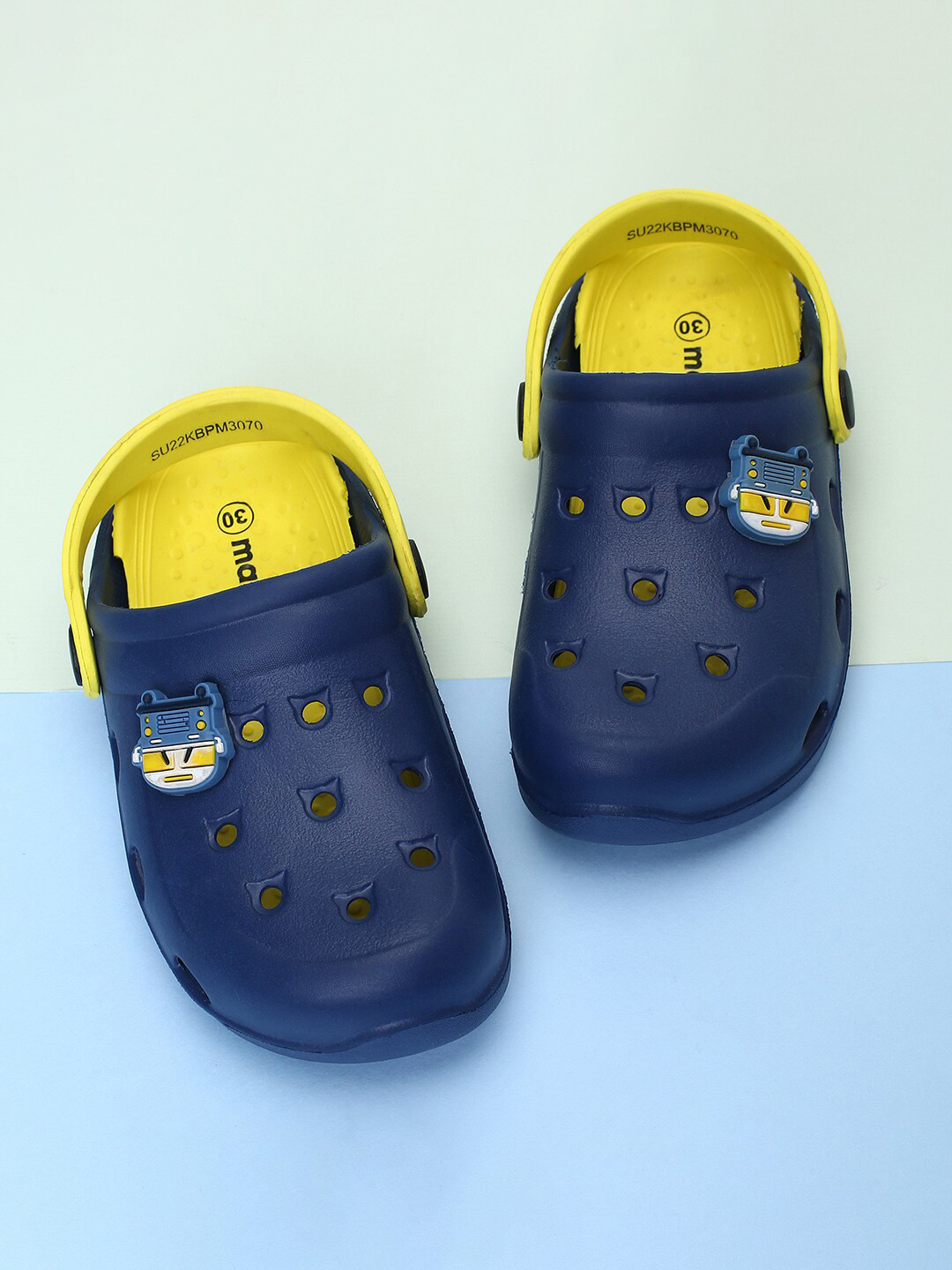 

max Boys Colourblocked Clogs, Navy blue