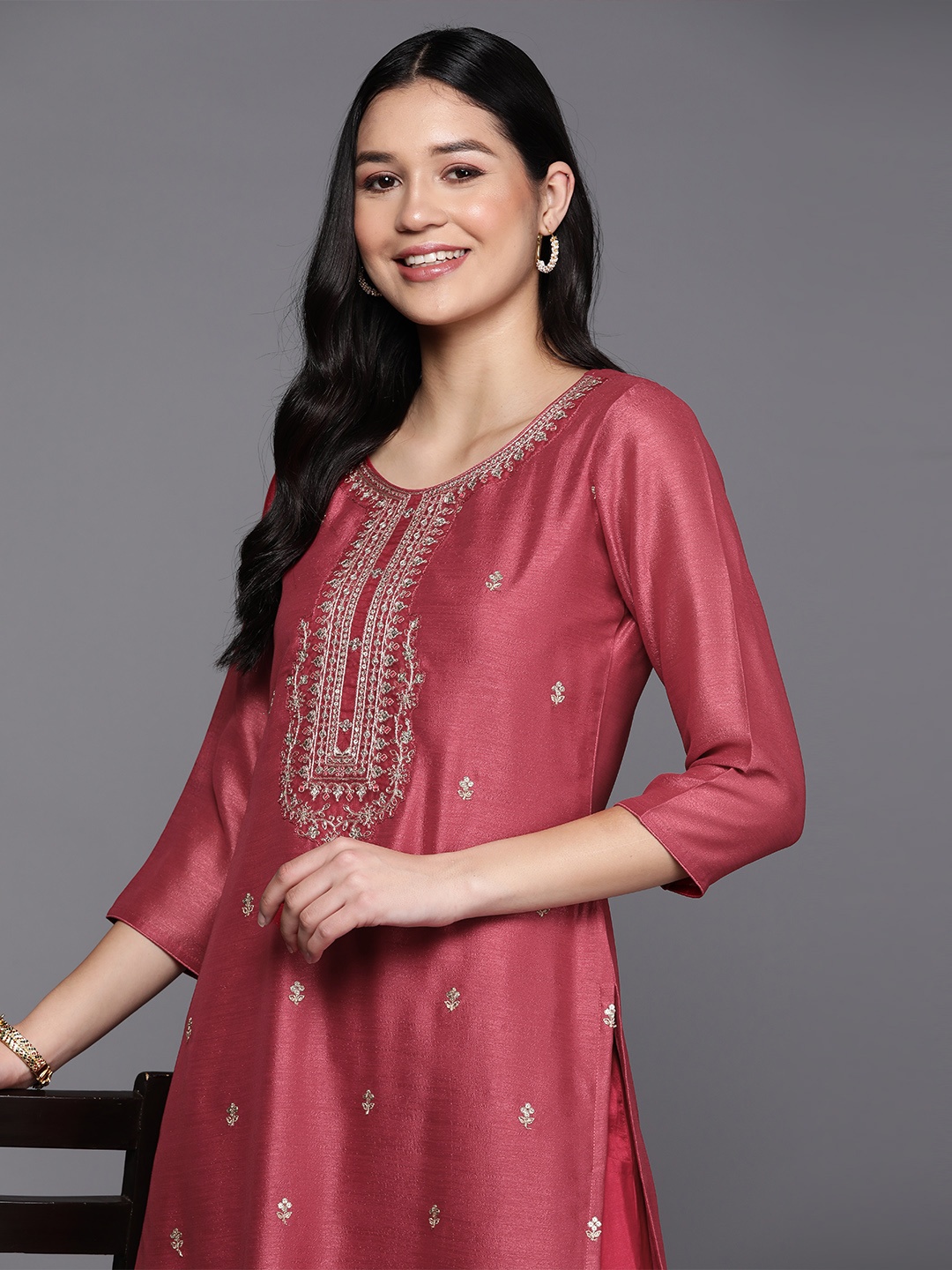 

Libas Women Ethnic Motifs Zari Embroidered Kurta, Pink