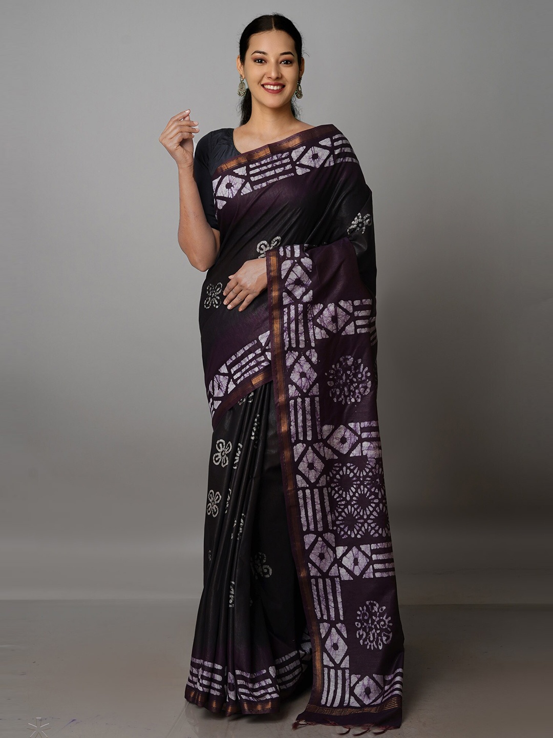 

Unnati Silks Black & White Batik Zari Pure Silk Chanderi Saree