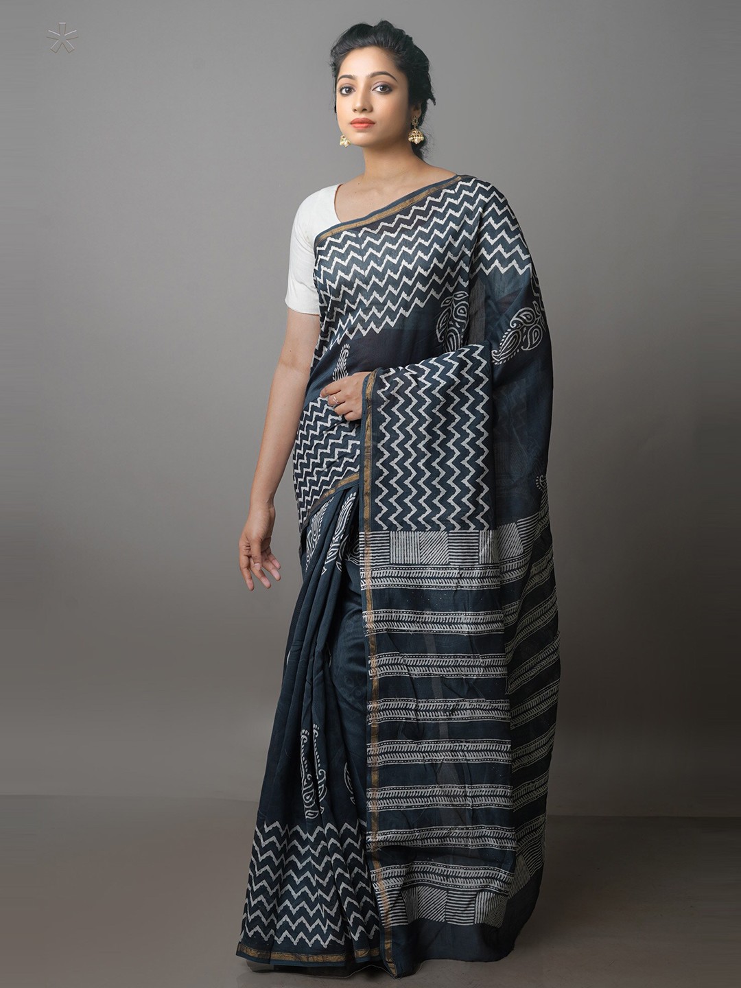 

Unnati Silks Ethnic Motifs Zari Handloom Silk Cotton Chanderi Saree, Grey