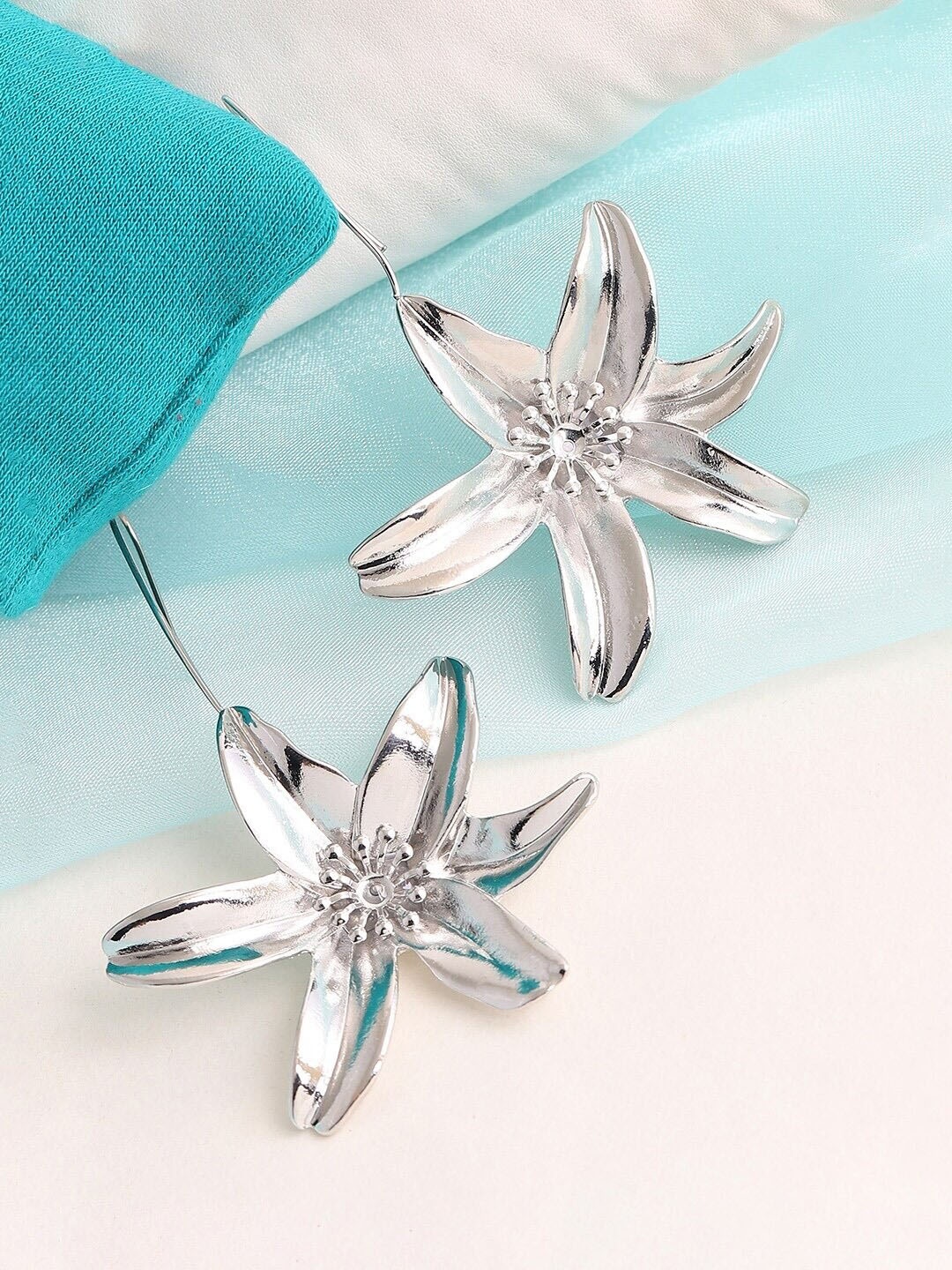 

AVANT-GARDE PARIS Silver-Plated Floral Studs Earrings