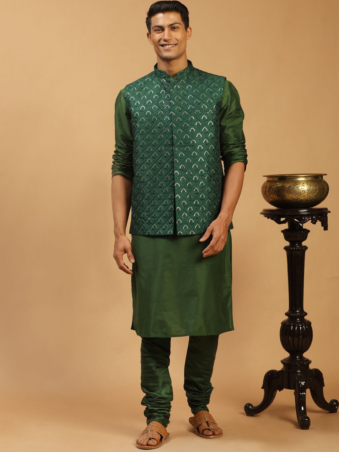 

VASTRAMAY Men Solid Kurta And Churidar With Sequined Embroiderd Nehru Jacket, Green