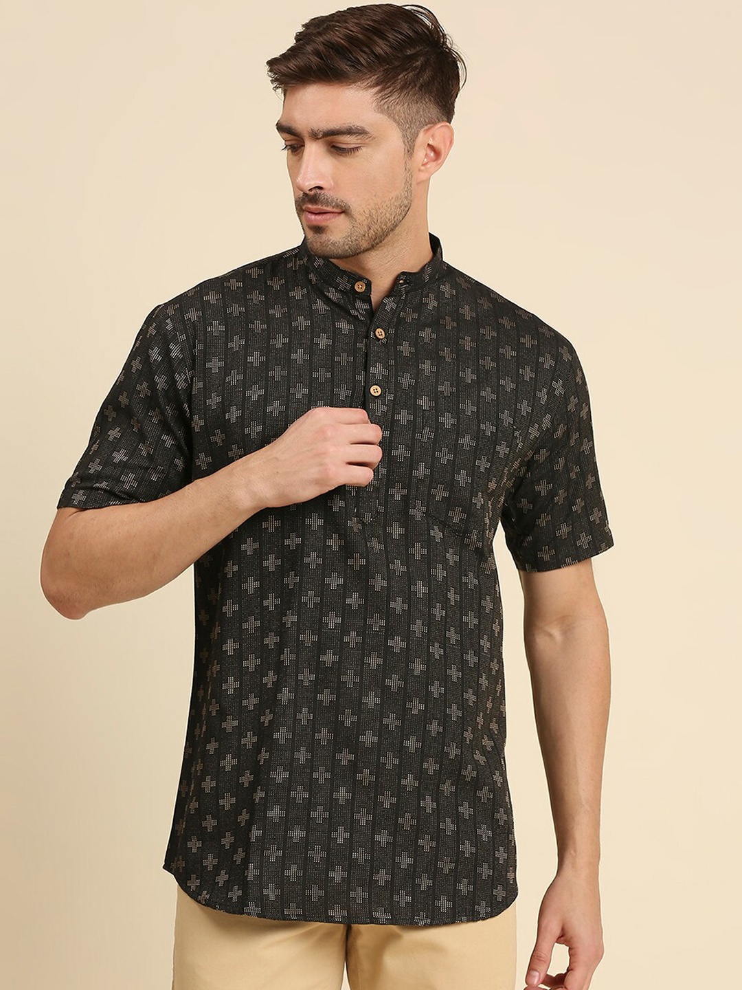 

RAJUBHAI HARGOVINDAS Men Geometric Woven Design Pastels Cotton Kurta, Black