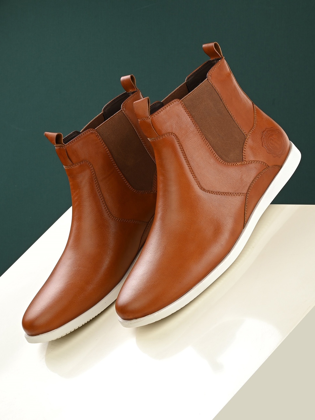 

The Roadster Co. Men Mid-Top Chelsea Boots, Tan