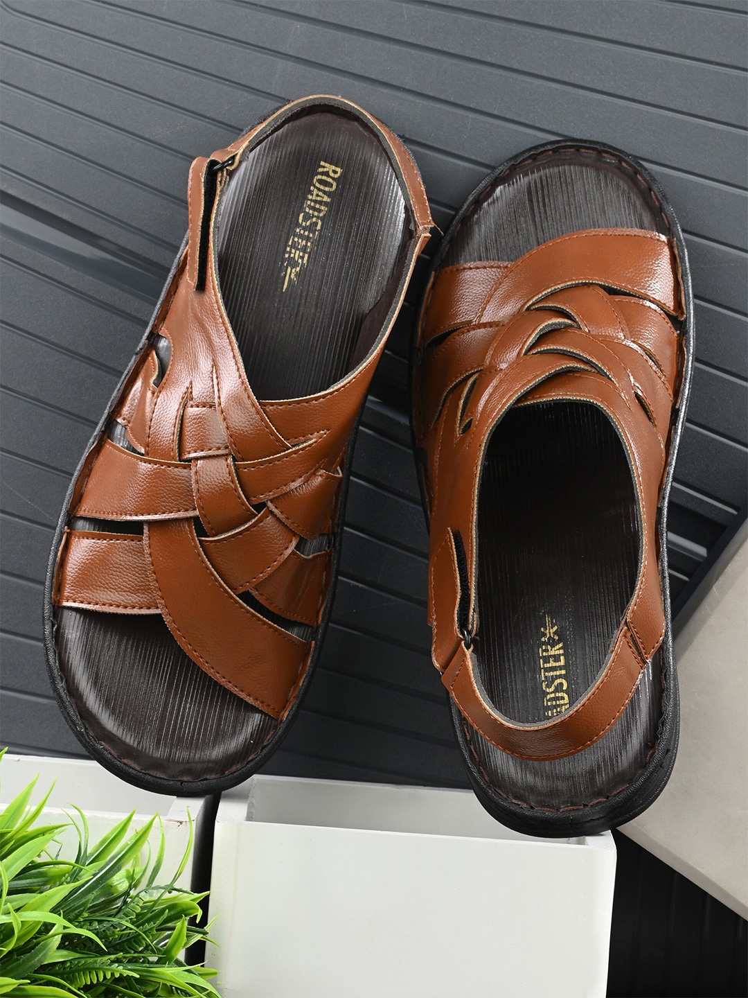 

Roadster Men Comfort Sandals, Tan