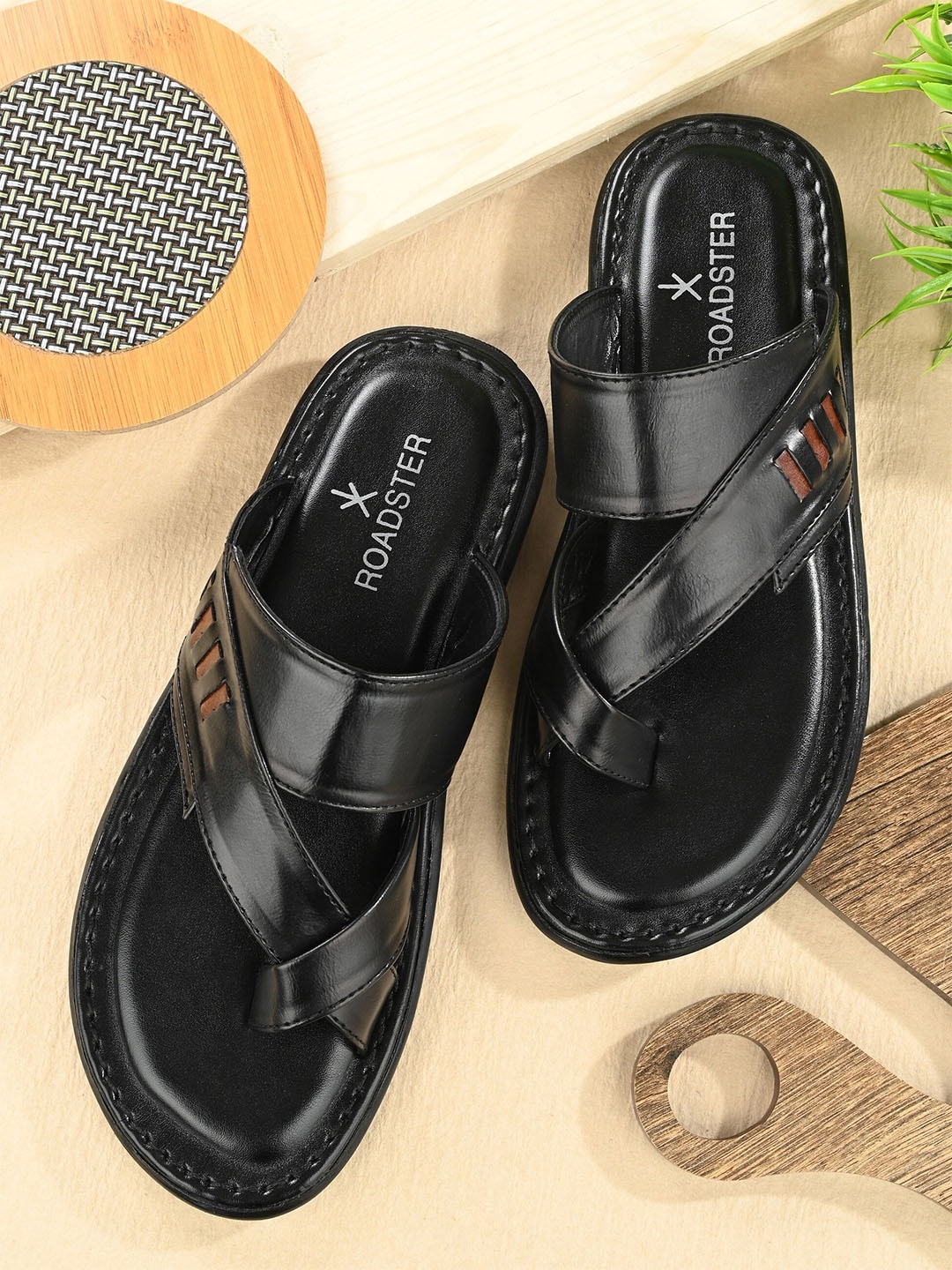 

Roadster Men One-Toe Comfortable Sandals, Black