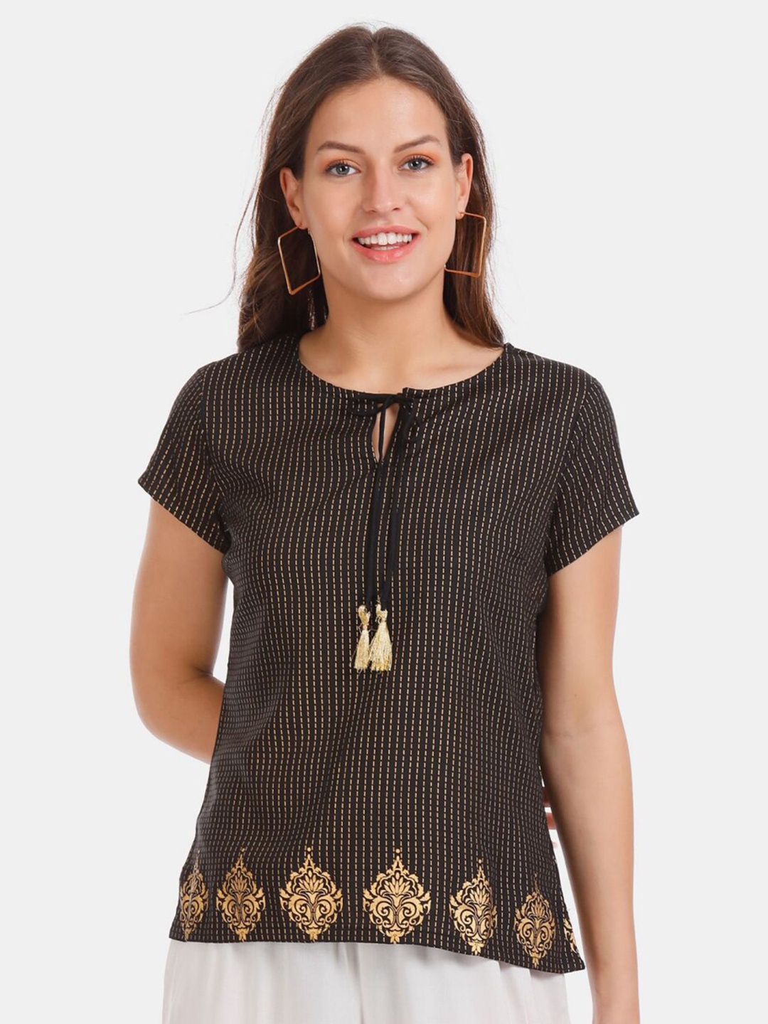 

V-Mart Geometric Print Tie-Up Neck Top, Black