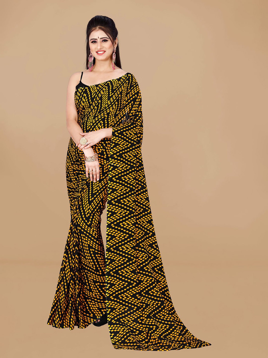 

ANAND SAREES Geometric printed Saree, Yellow