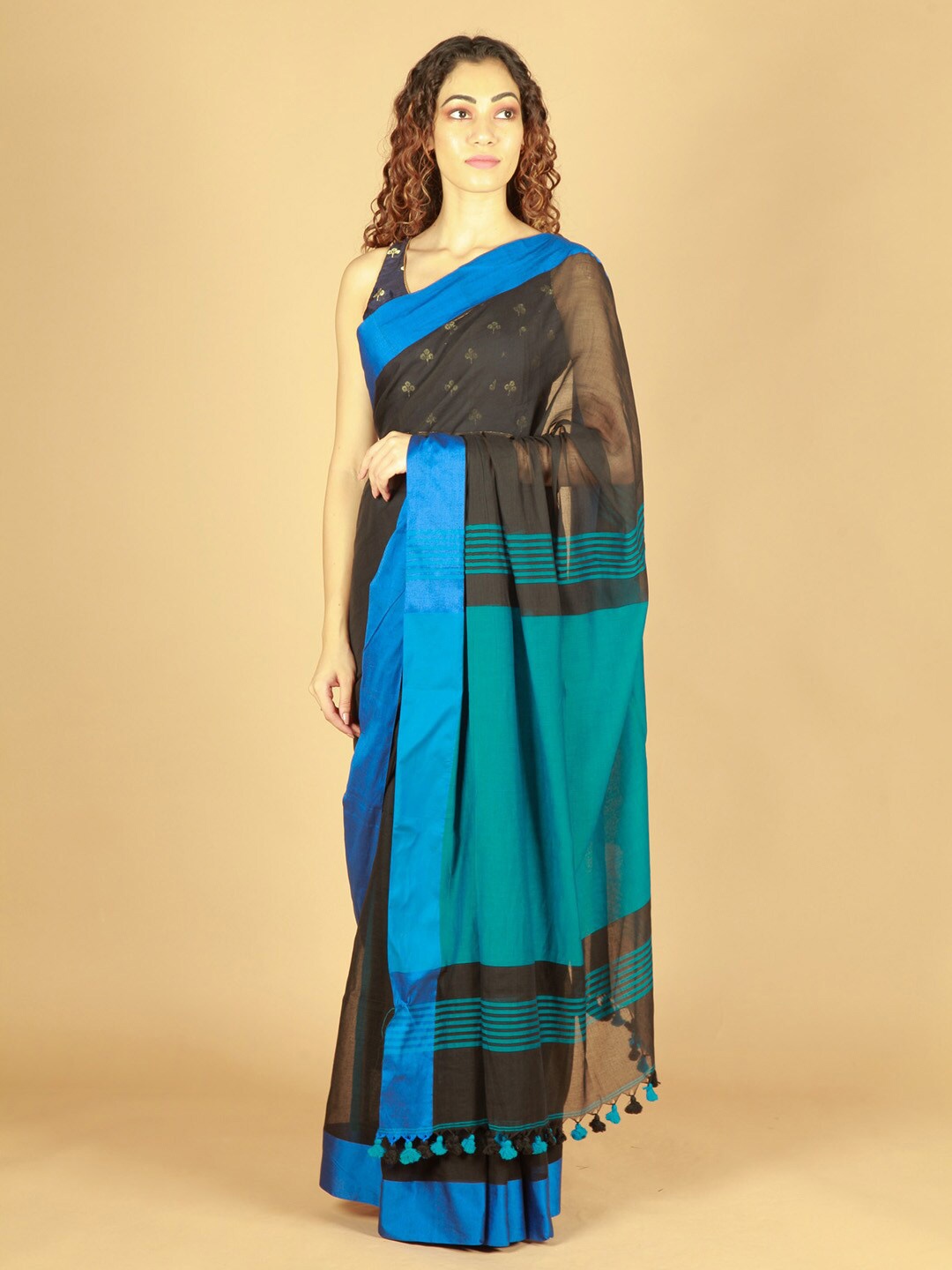 

ReshaWeaves Pure Cotton Saree, Black