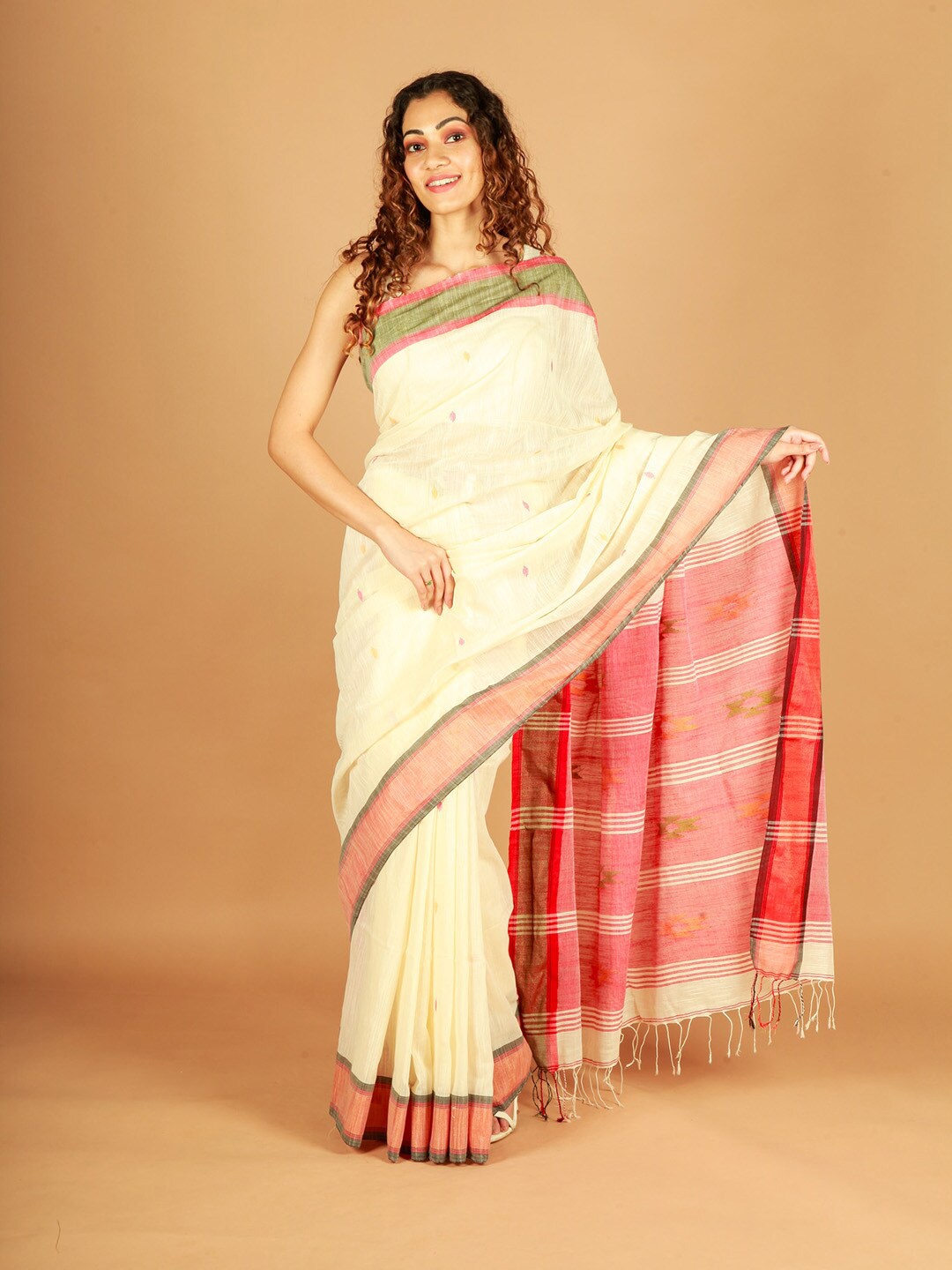 

ReshaWeaves Woven Design Pure Cotton Saree, Cream