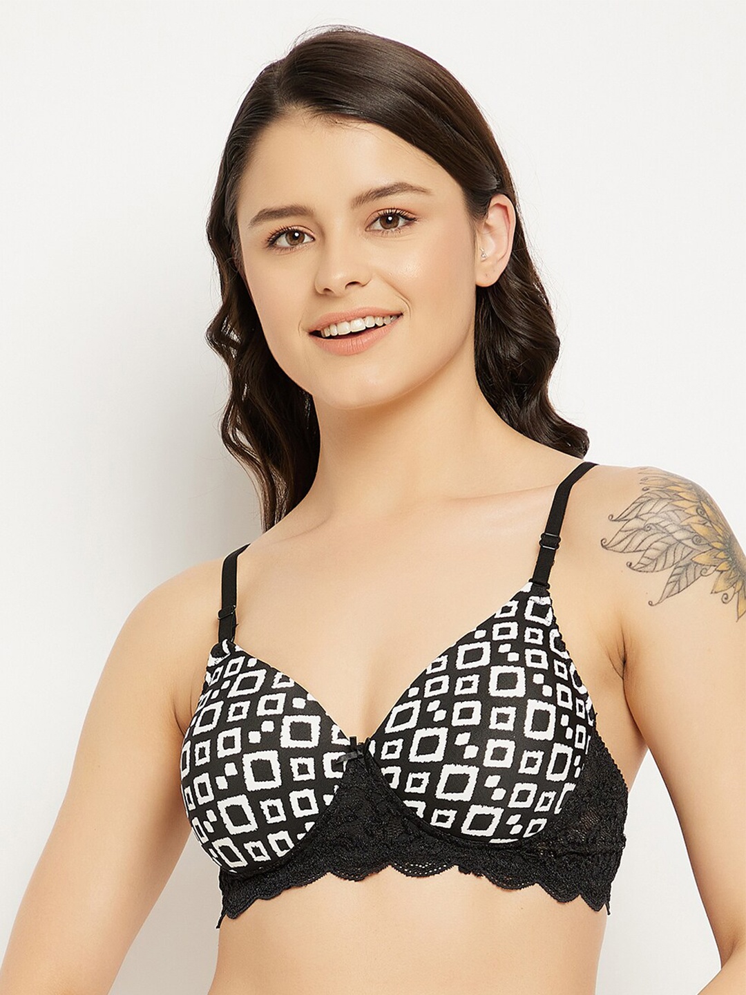 

Clovia Geometric Lightly Padded T-shirt Bra, Black