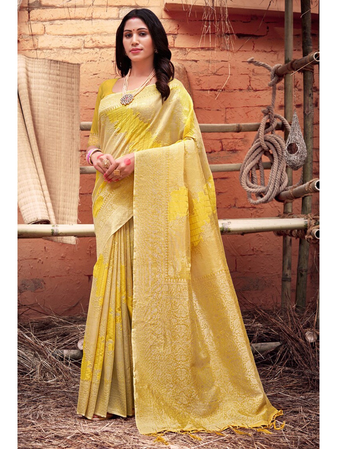 

Exclusiva Ethnic Motifs Zari Organza Banarasi Saree, Yellow