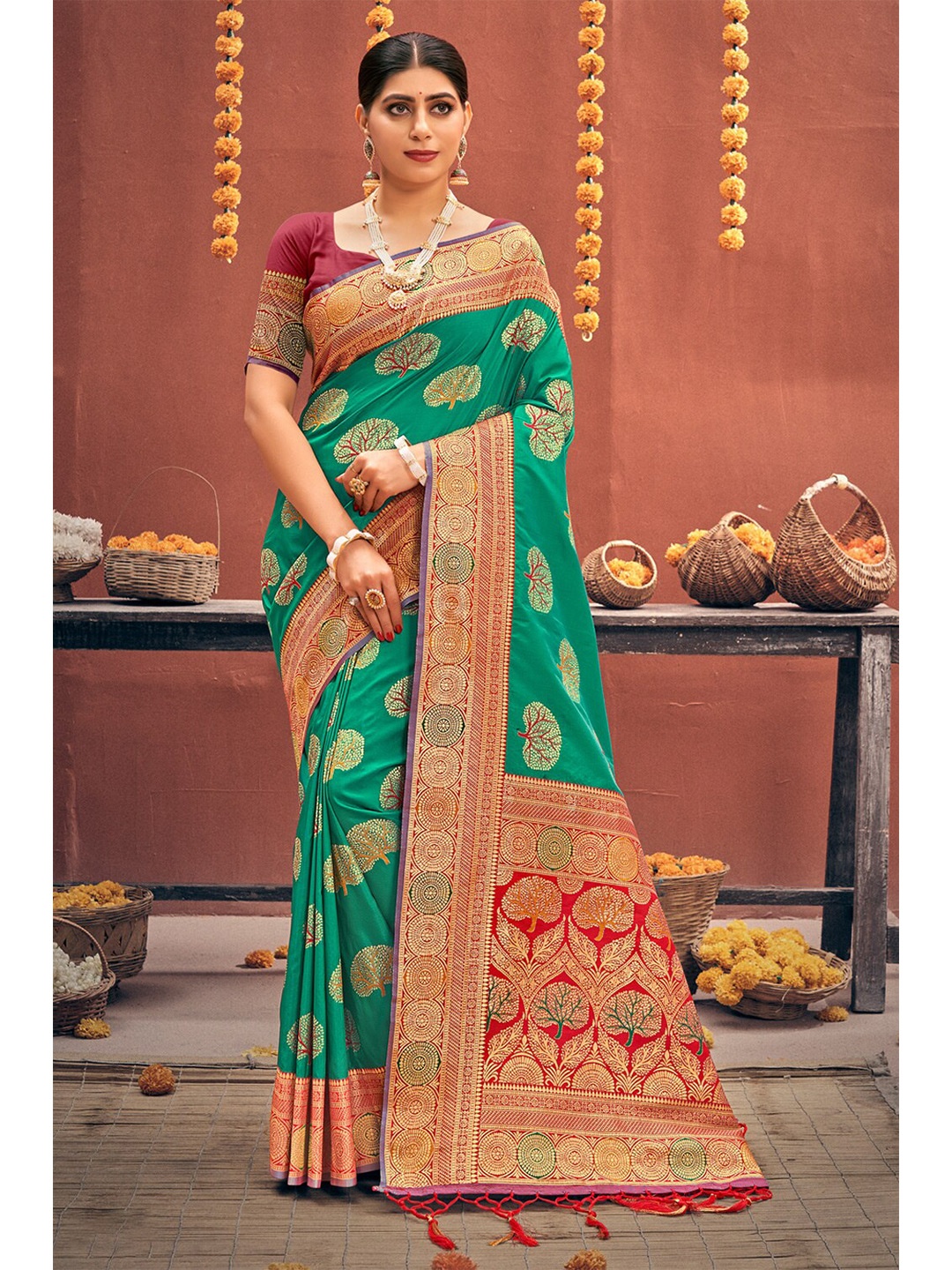 

Exclusiva Ethnic Motifs Zari Banarasi Saree, Sea green