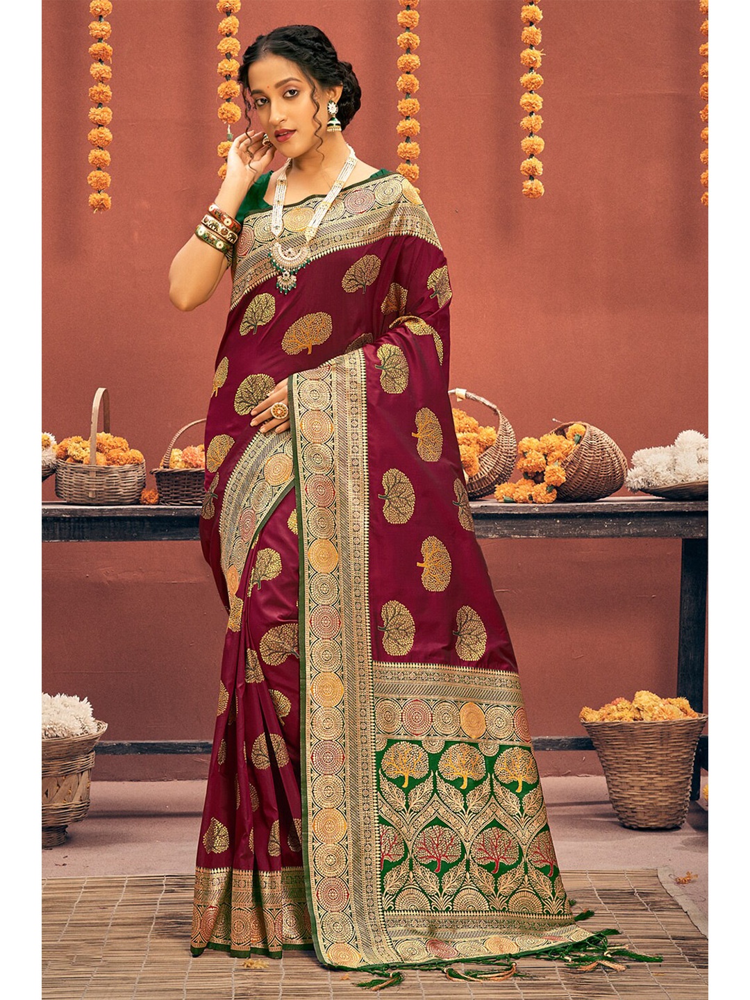

Exclusiva Ethnic Motifs Zari Banarasi Saree, Maroon