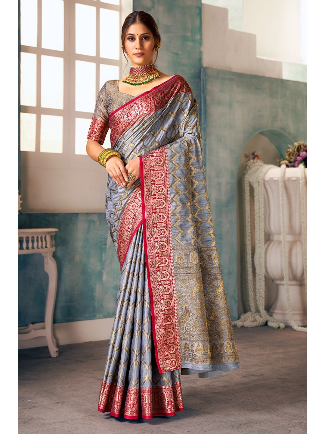 

Exclusiva Ethnic Motifs Zari Silk Blend Banarasi Saree, Grey