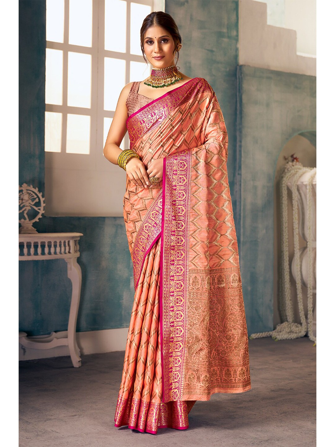 

Exclusiva Woven Design Banarasi Saree, Peach