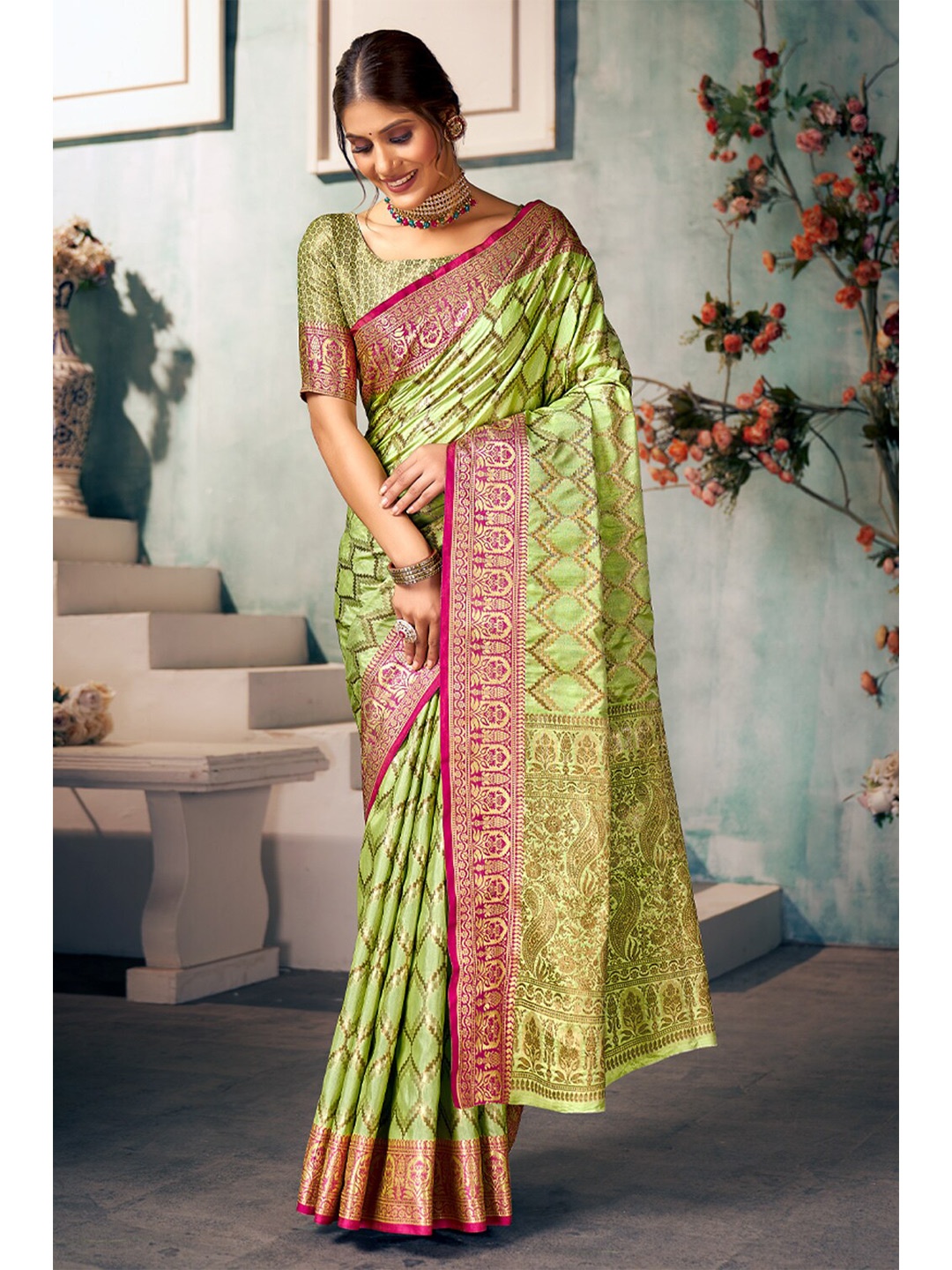 

Exclusiva Woven Design Zari Banarasi Saree, Green