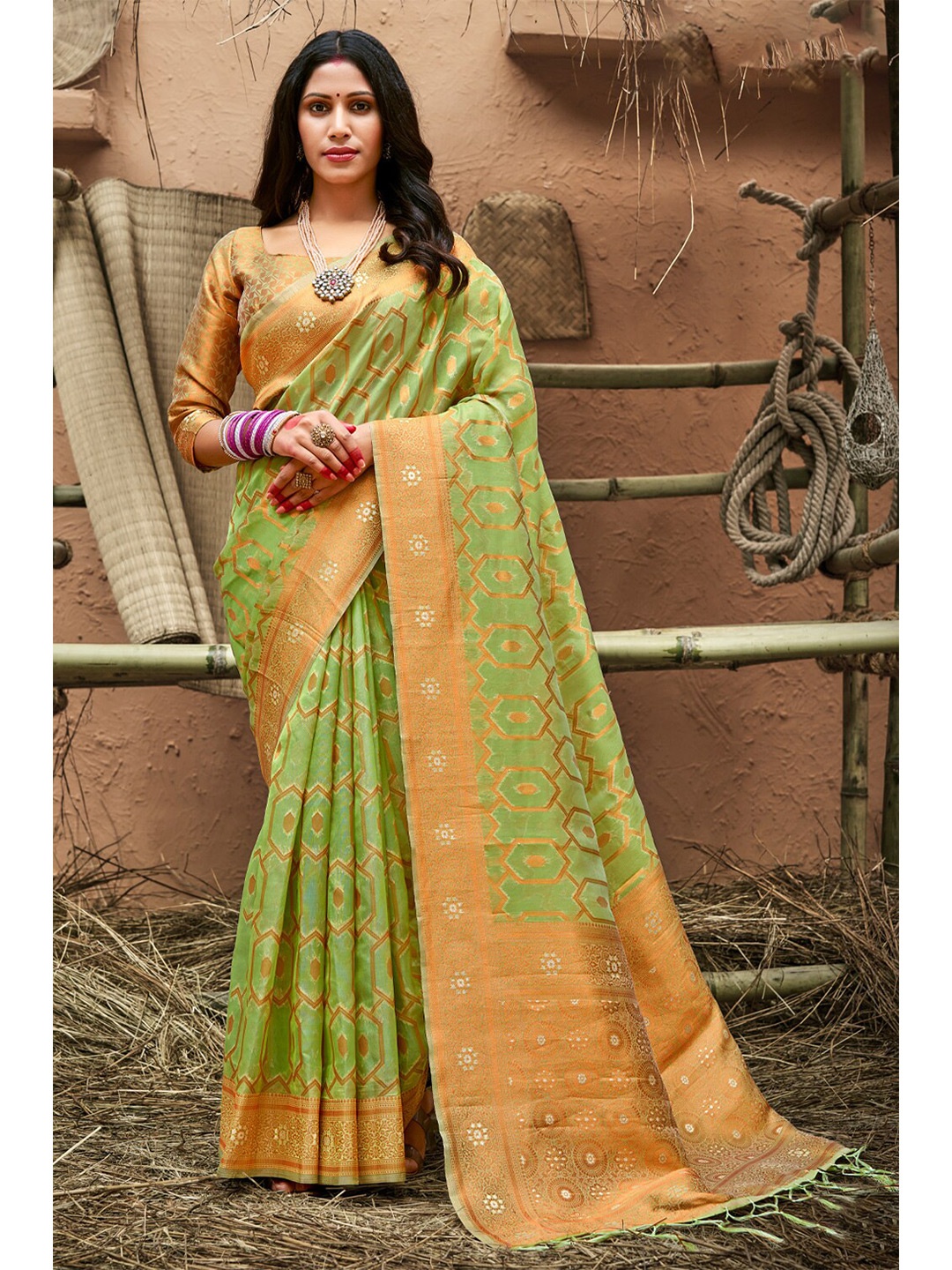 

Exclusiva Woven Design Zari Organza Saree, Green