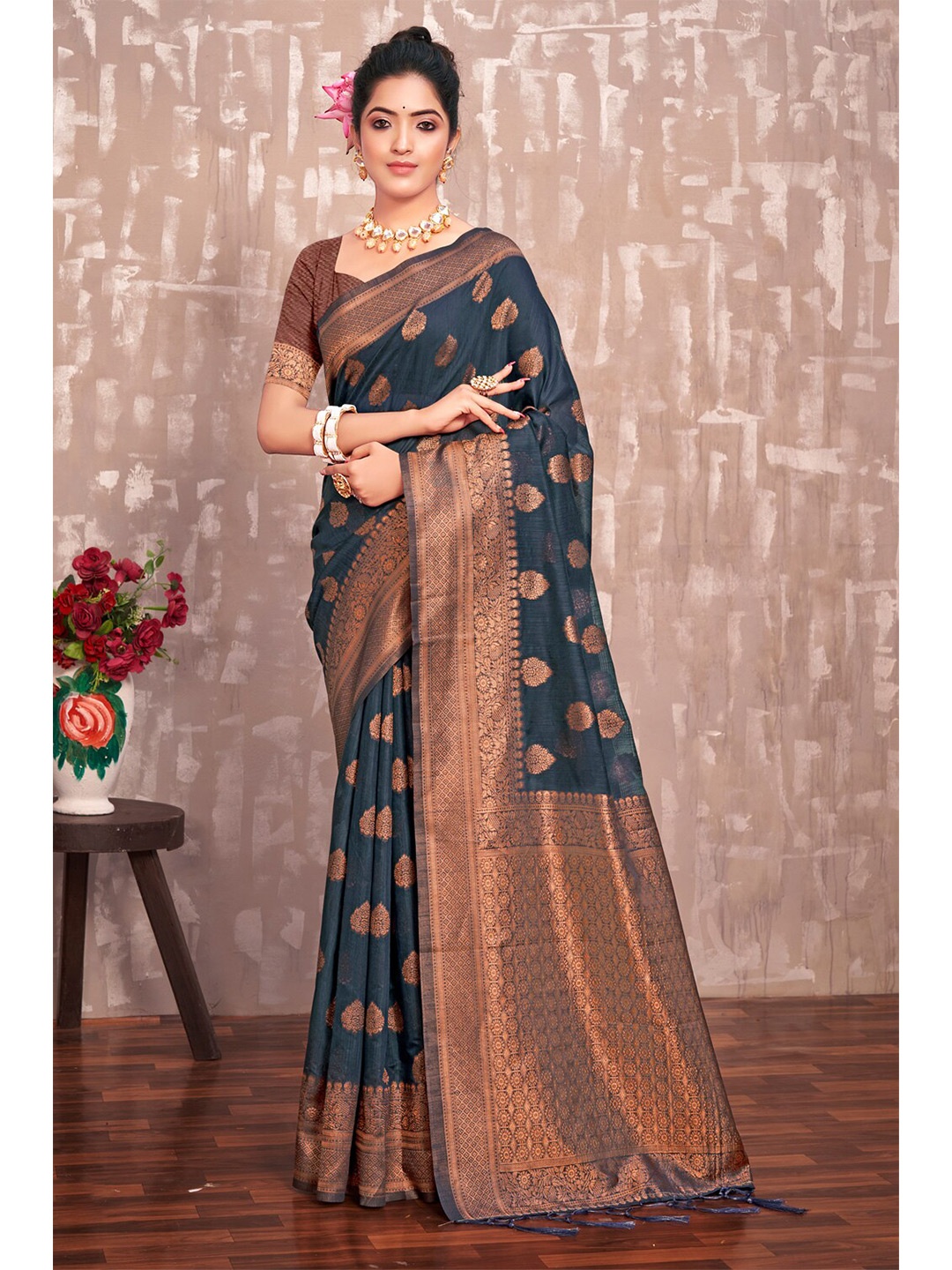 

Exclusiva Woven Design Zari Banarasi Saree, Grey