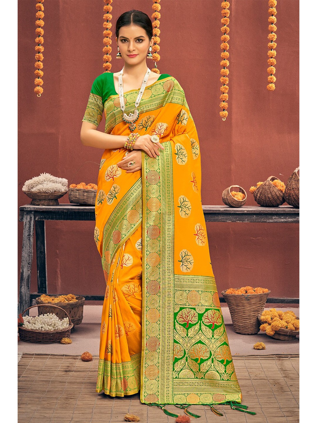 

Exclusiva Woven Design Zari Silk Blend Banarasi Saree, Yellow