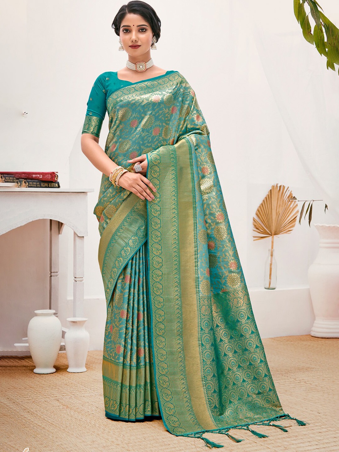 

Exclusiva Woven Design Zari Silk Blend Kanjeevaram Saree, Sea green