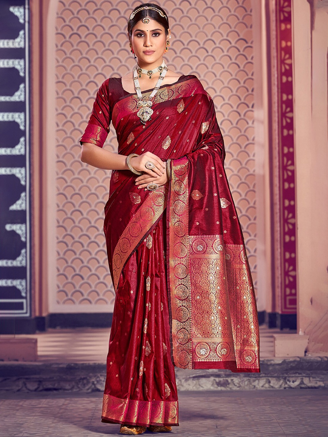 

Exclusiva Woven Design Zari Banarasi Saree, Red