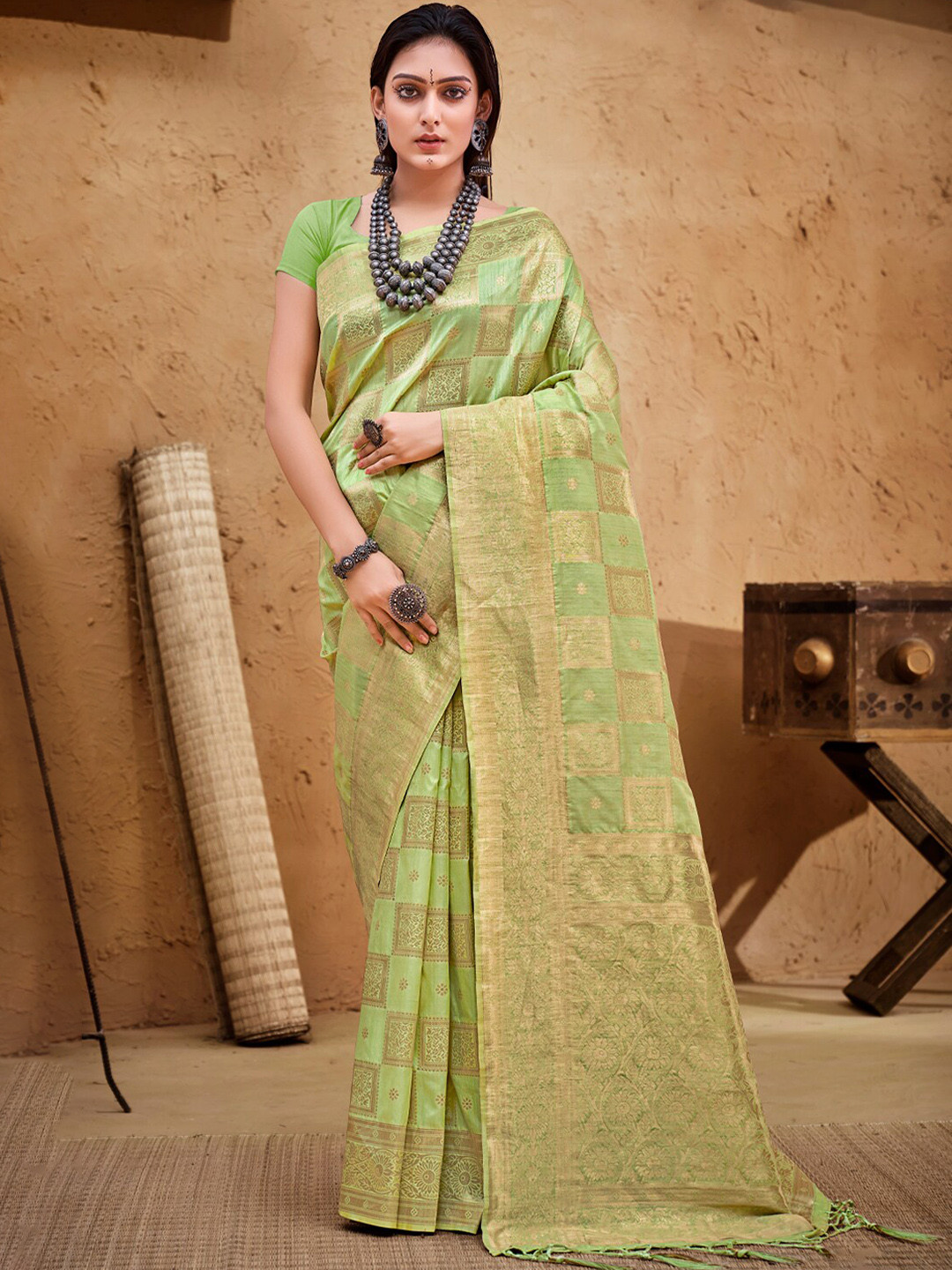 

Exclusiva Woven Design Zari Silk Blend Banarasi Saree, Green