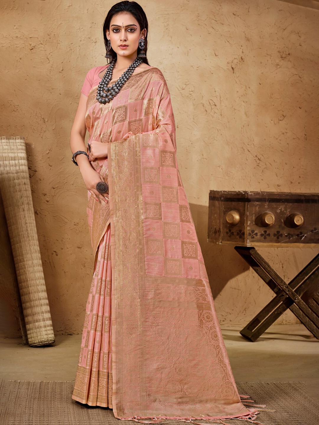 

Exclusiva Woven Design Zari Silk Blend Banarasi Saree, Pink
