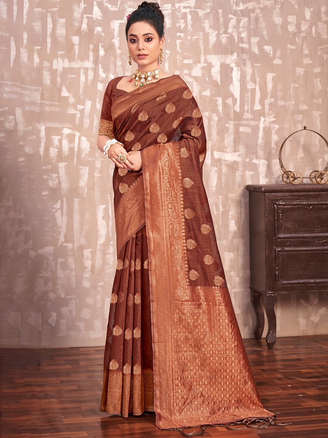 

Exclusiva Woven Design Zari Banarasi Saree, Brown