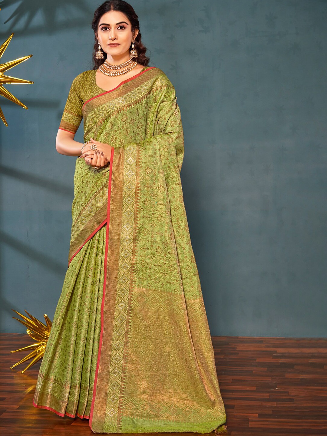 

Exclusiva Ethnic Motifs Zari Silk Blend Banarasi Saree, Lime green