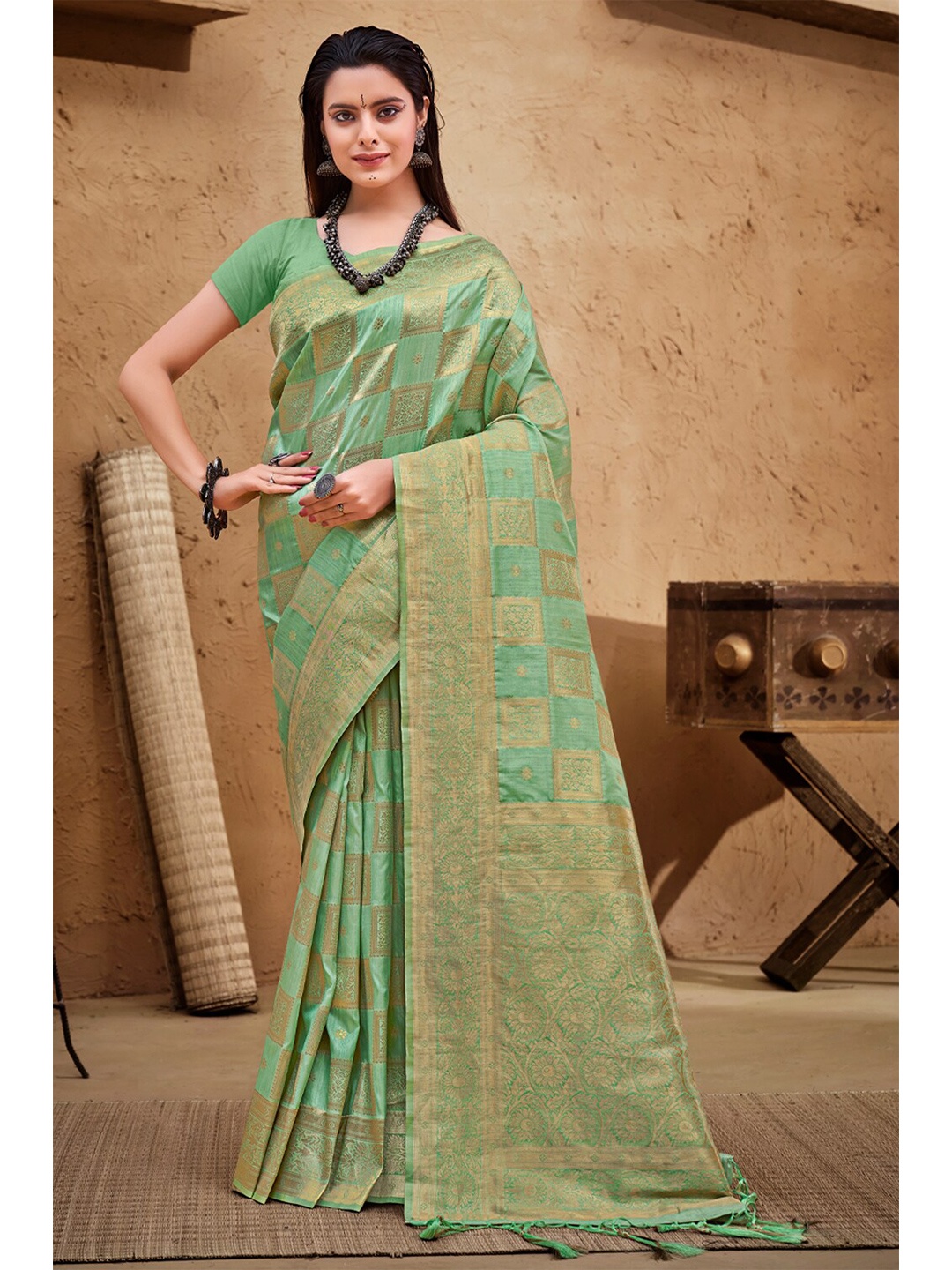 

Exclusiva Ethnic Motifs Zari Banarasi Saree, Green
