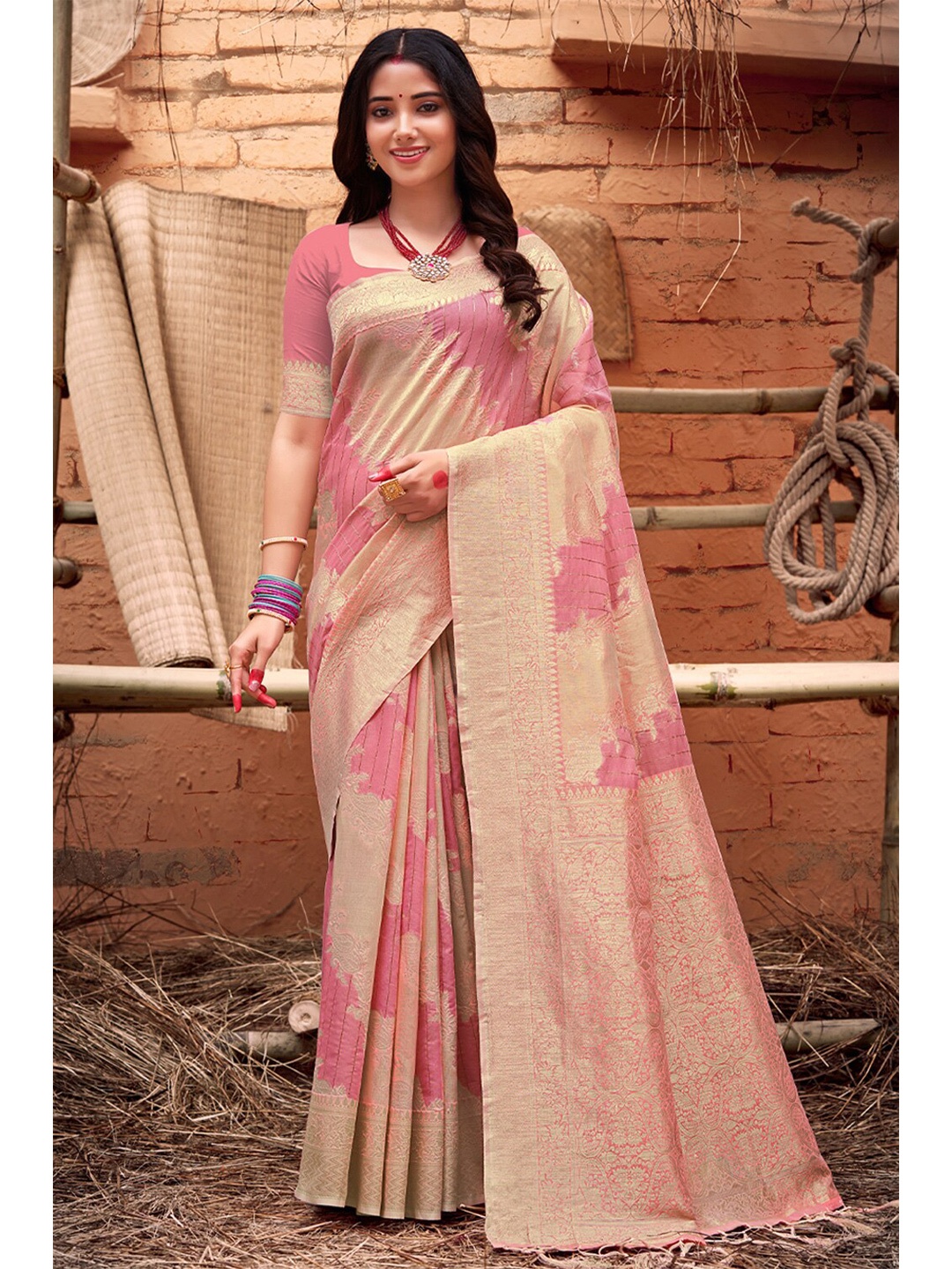 

Exclusiva Zari Organza Banarasi Saree, Pink