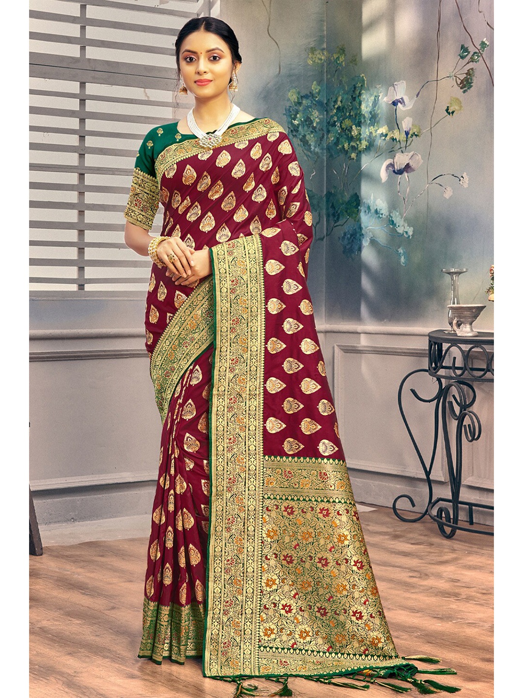 

Exclusiva Woven Design Zari Silk Blend Banarasi Saree, Maroon