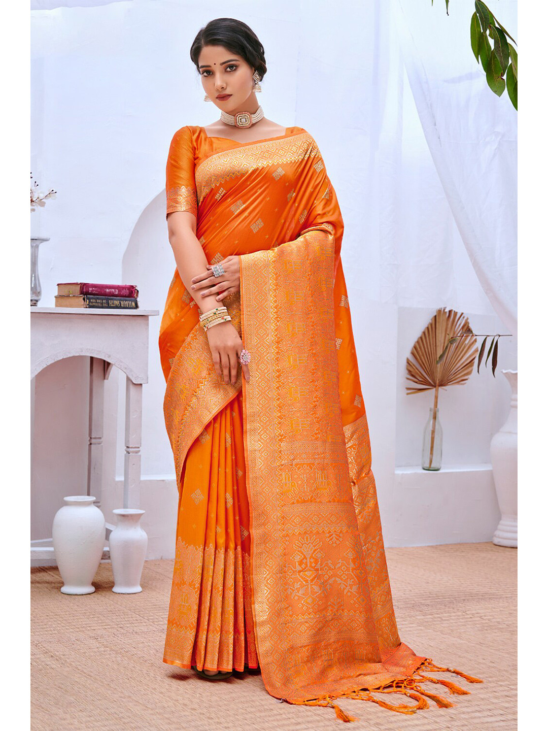 

Exclusiva Woven Design Zari Silk Blend Banarasi Saree, Orange