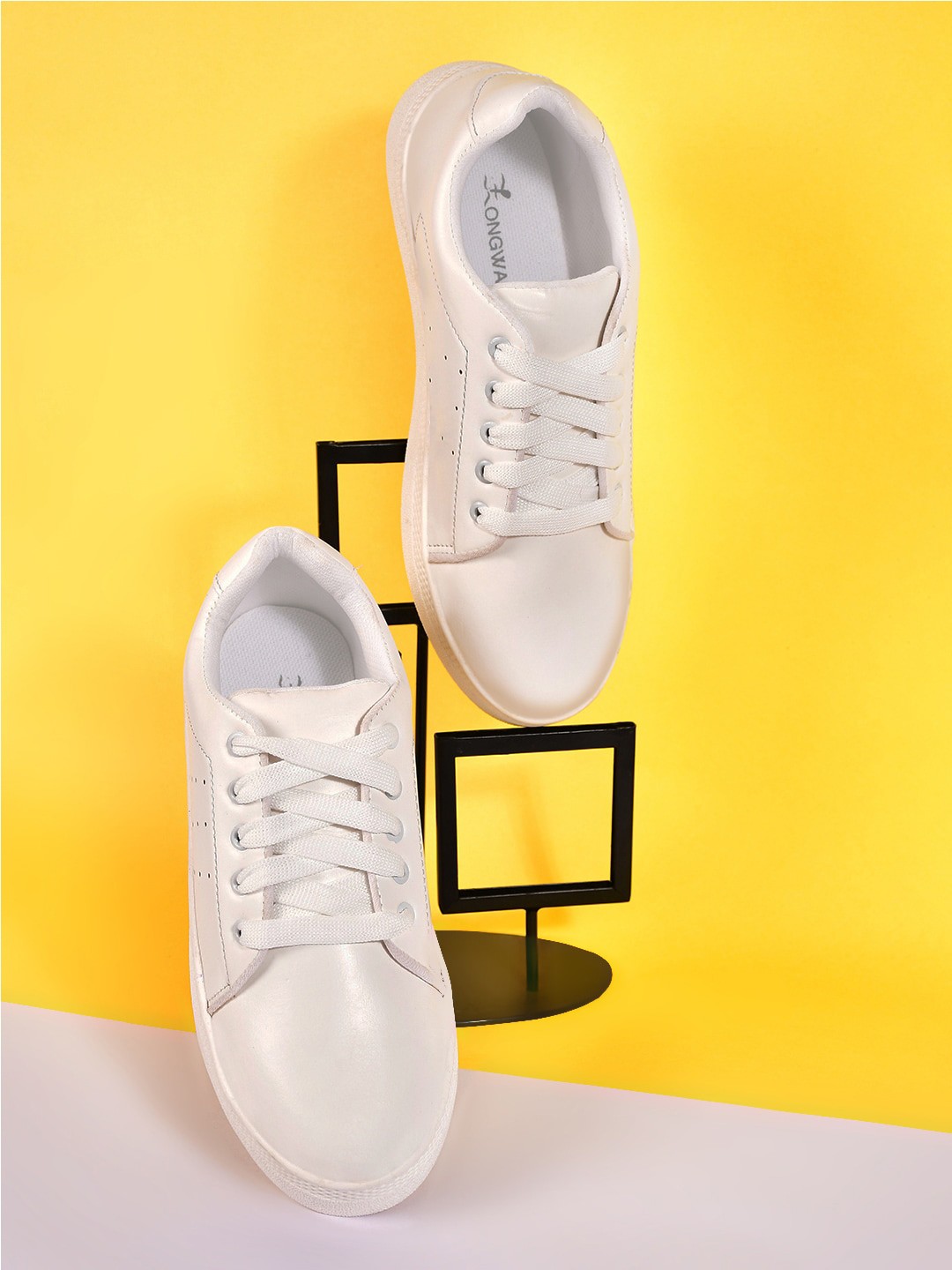 

Longwalk Women Perforations Sneakers, White