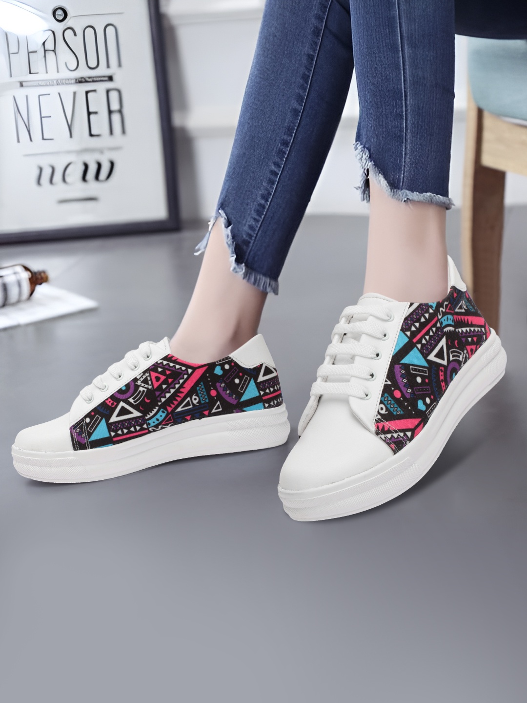 

Longwalk Women Printed Sneakers, White