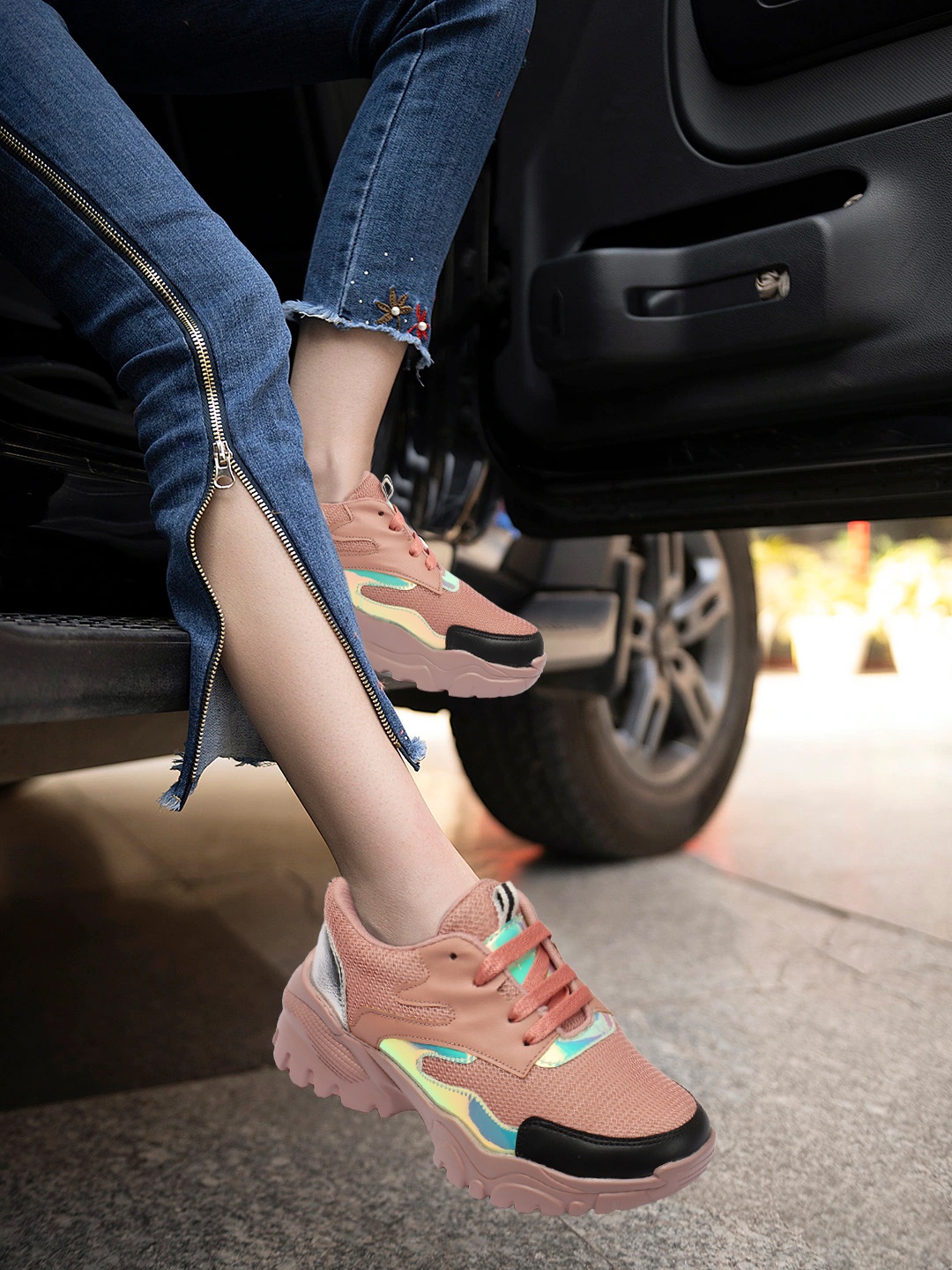 

Longwalk Women Colourblocked Mesh Sneakers, Pink