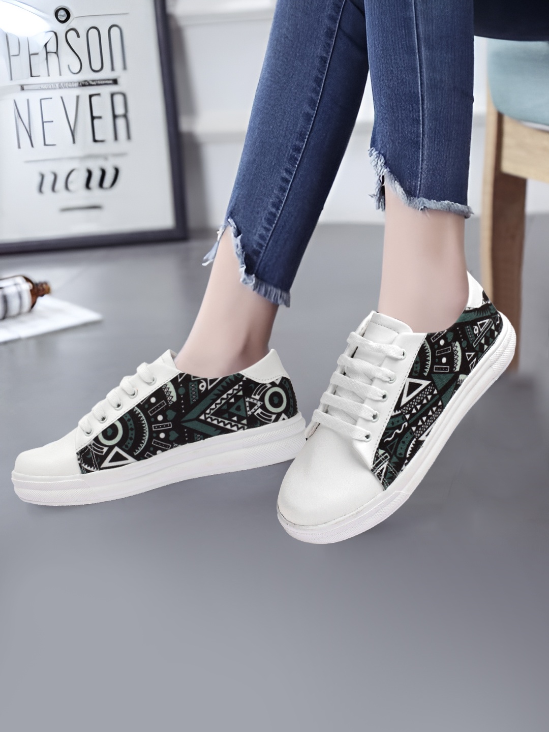 

Longwalk Women Printed Sneakers, Black