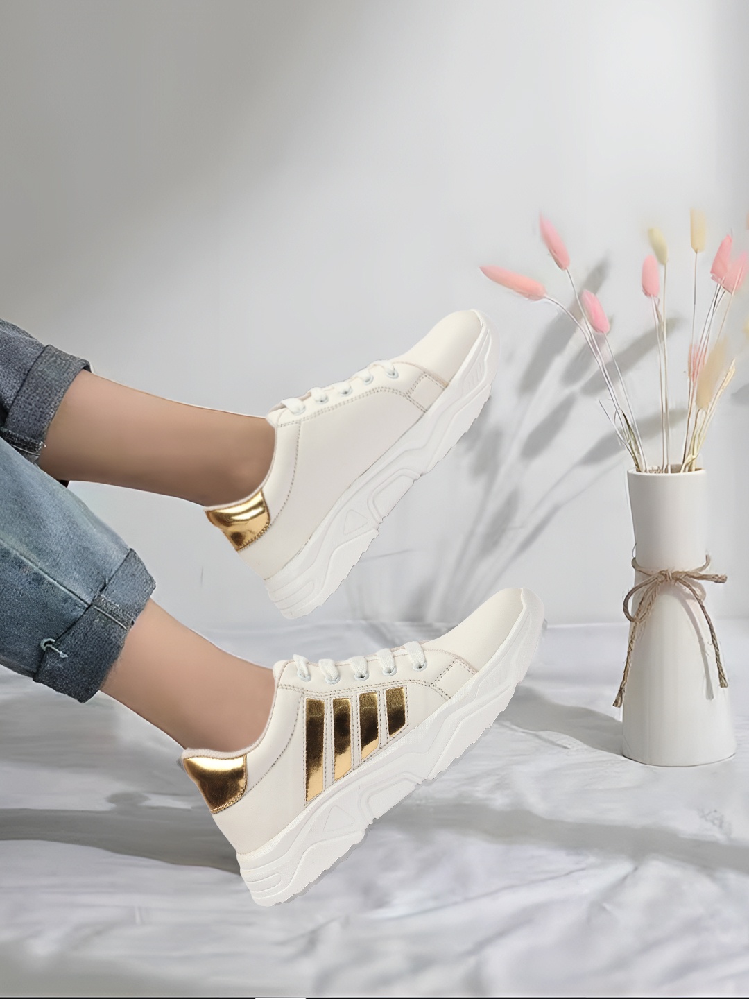 

Longwalk Women Striped Sneakers, White