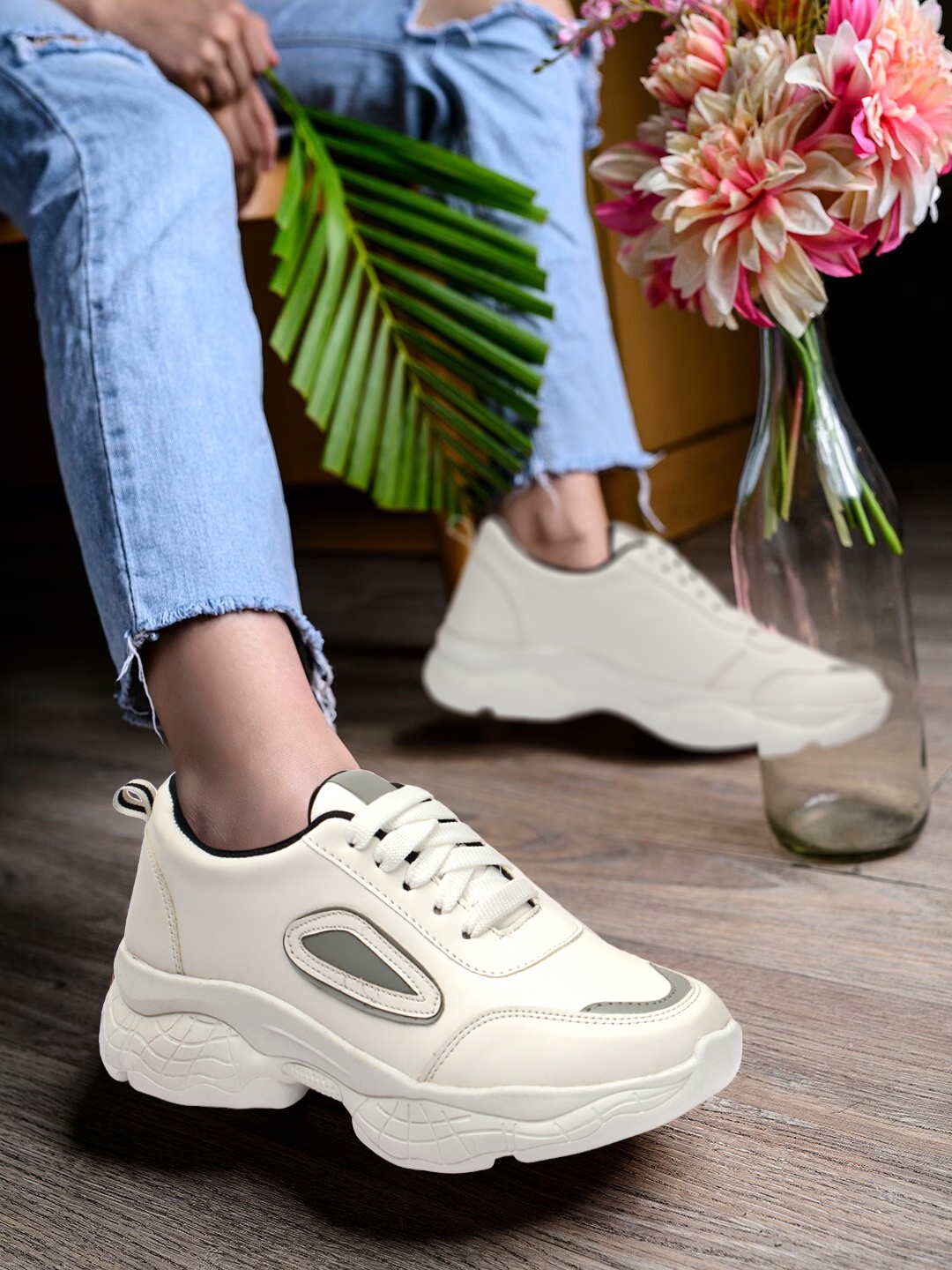 

Longwalk Women Colourblocked Sneakers, White