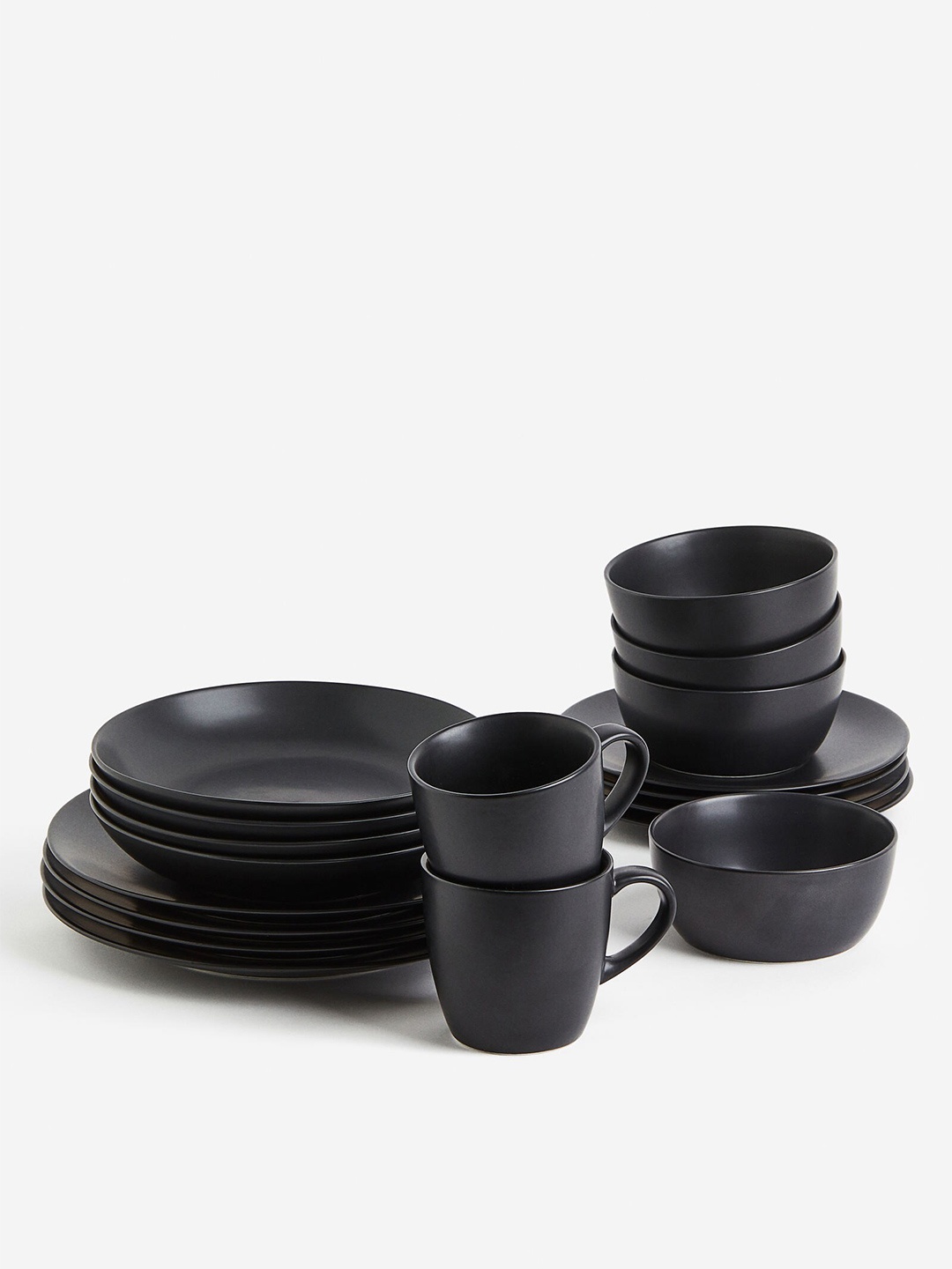 

H&M Black 4-Pack Porcelain Mid Plates