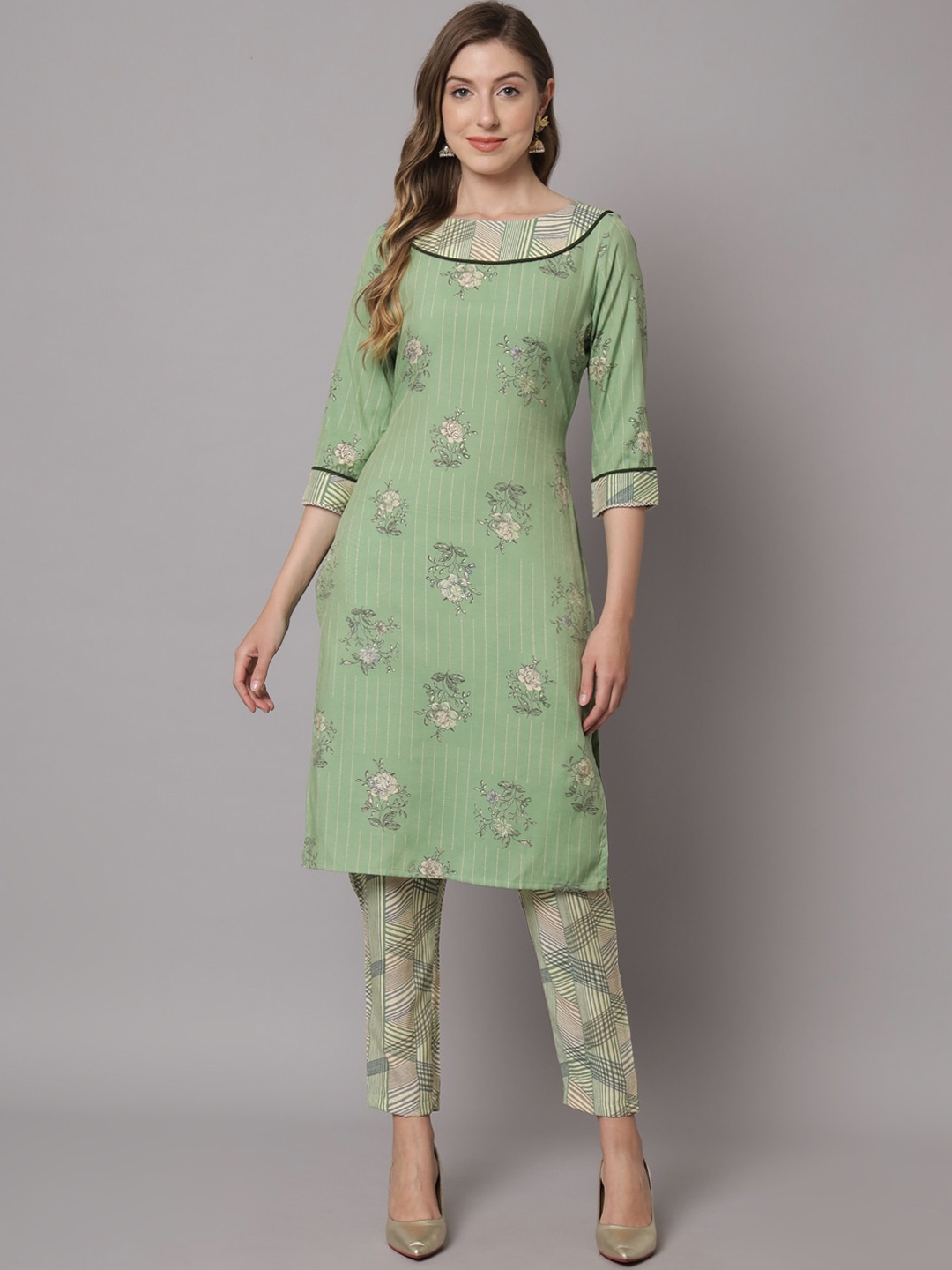 

Shopping Queen Floral Printed Boat Neck Kurta with Trousers, Green
